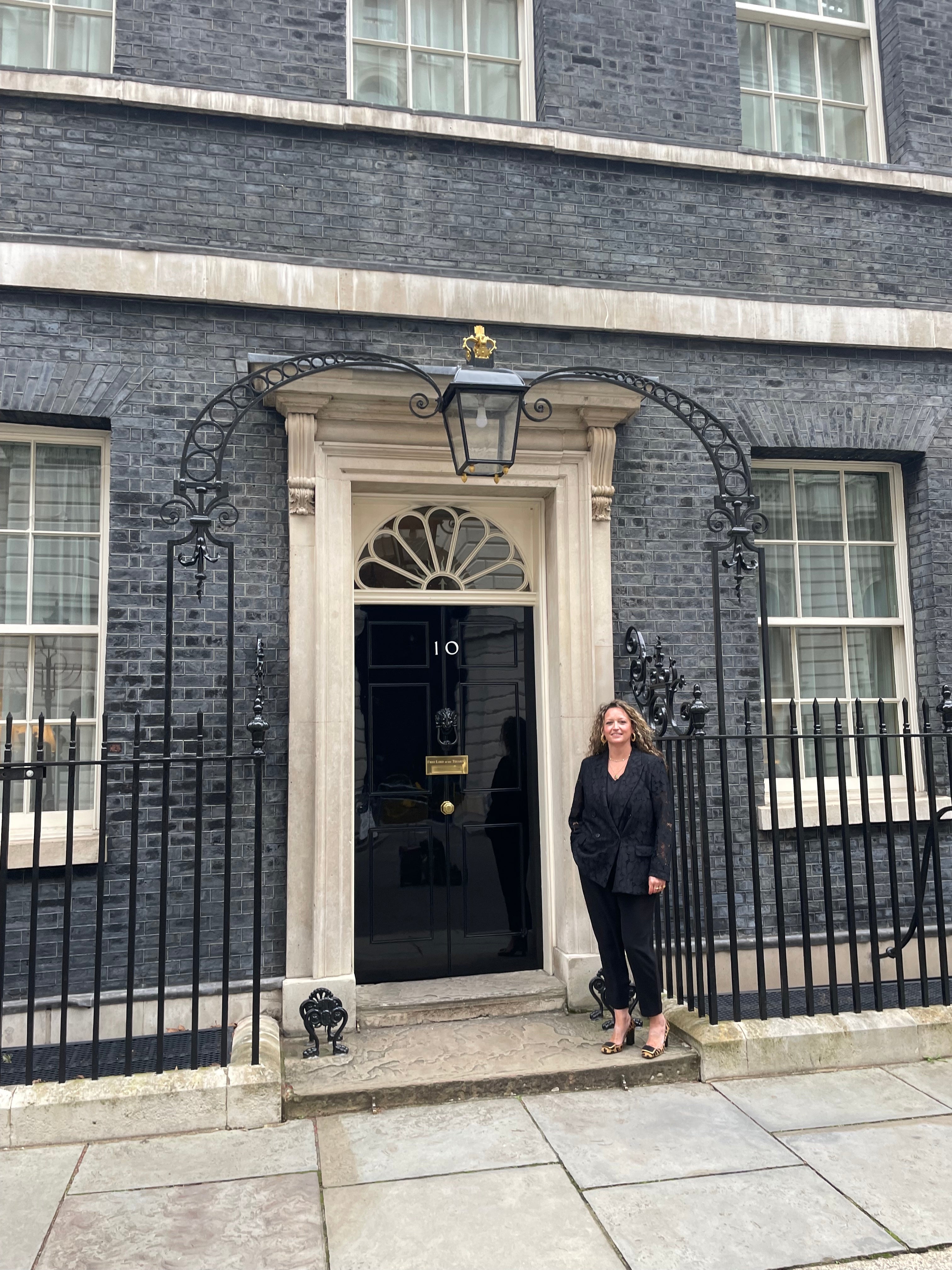 LOEL GOES TO No.10