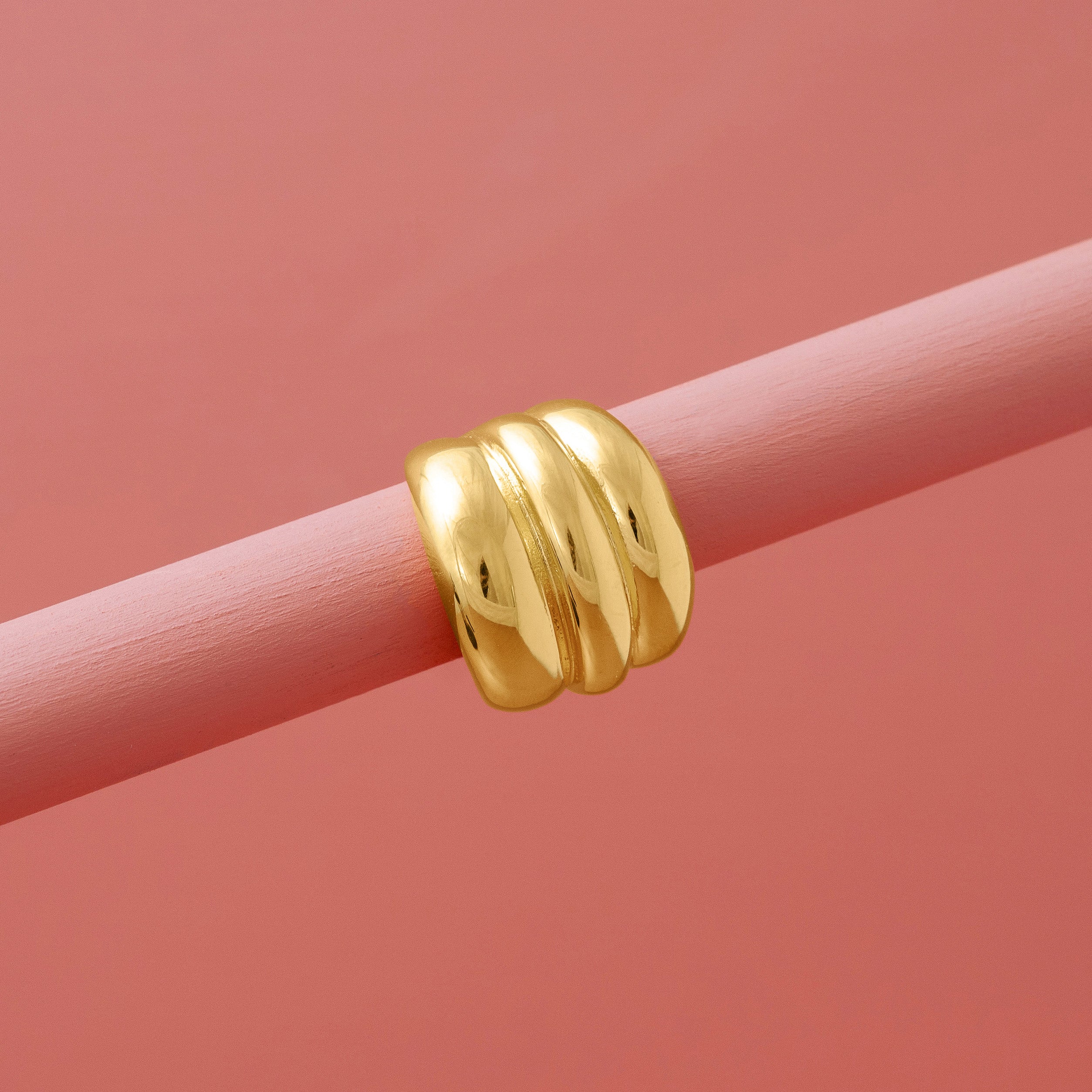 LOLE | Chunky Gold Ripple Ribbed Ring