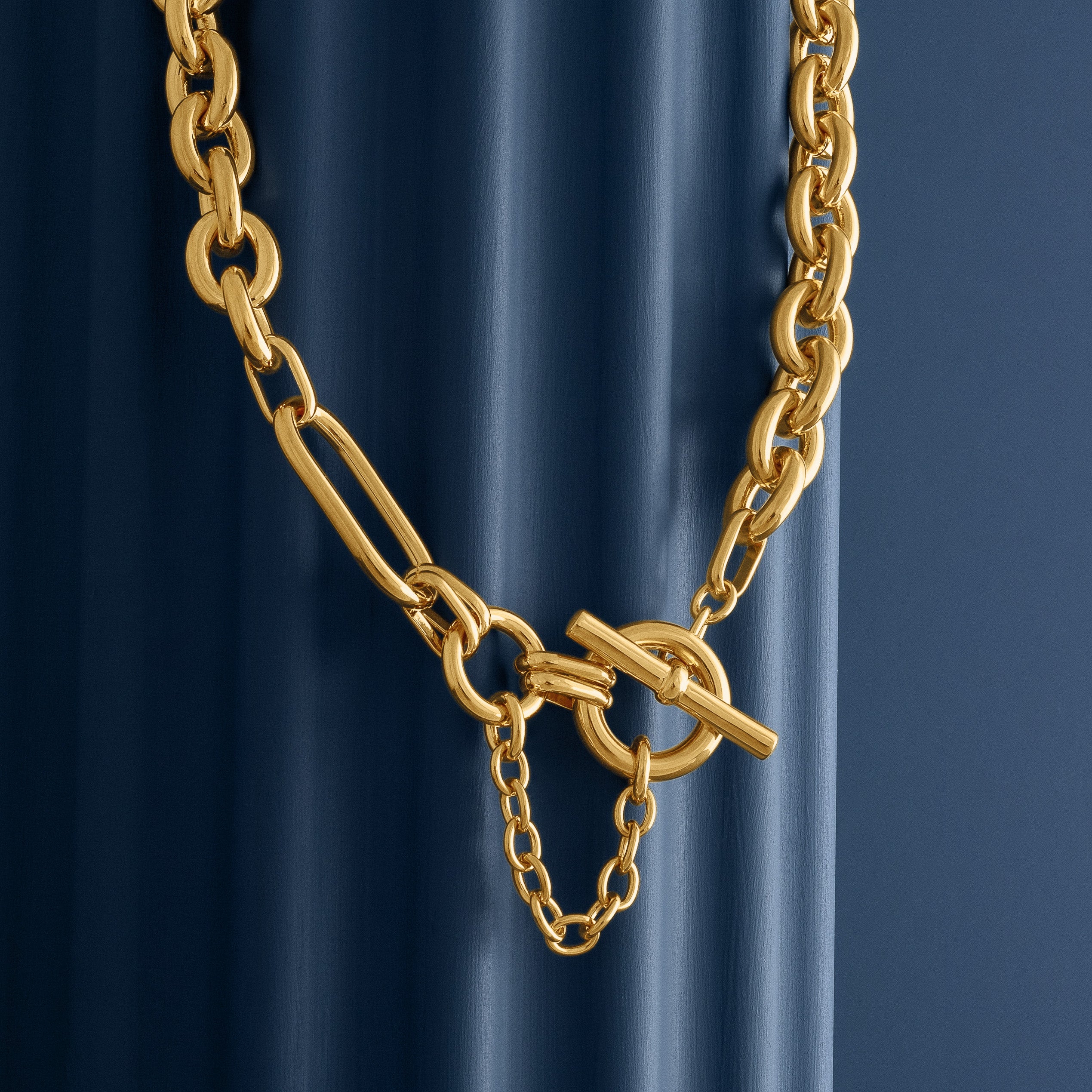 CHUNKY GOLD T-BAR CHAIN NECKLACE