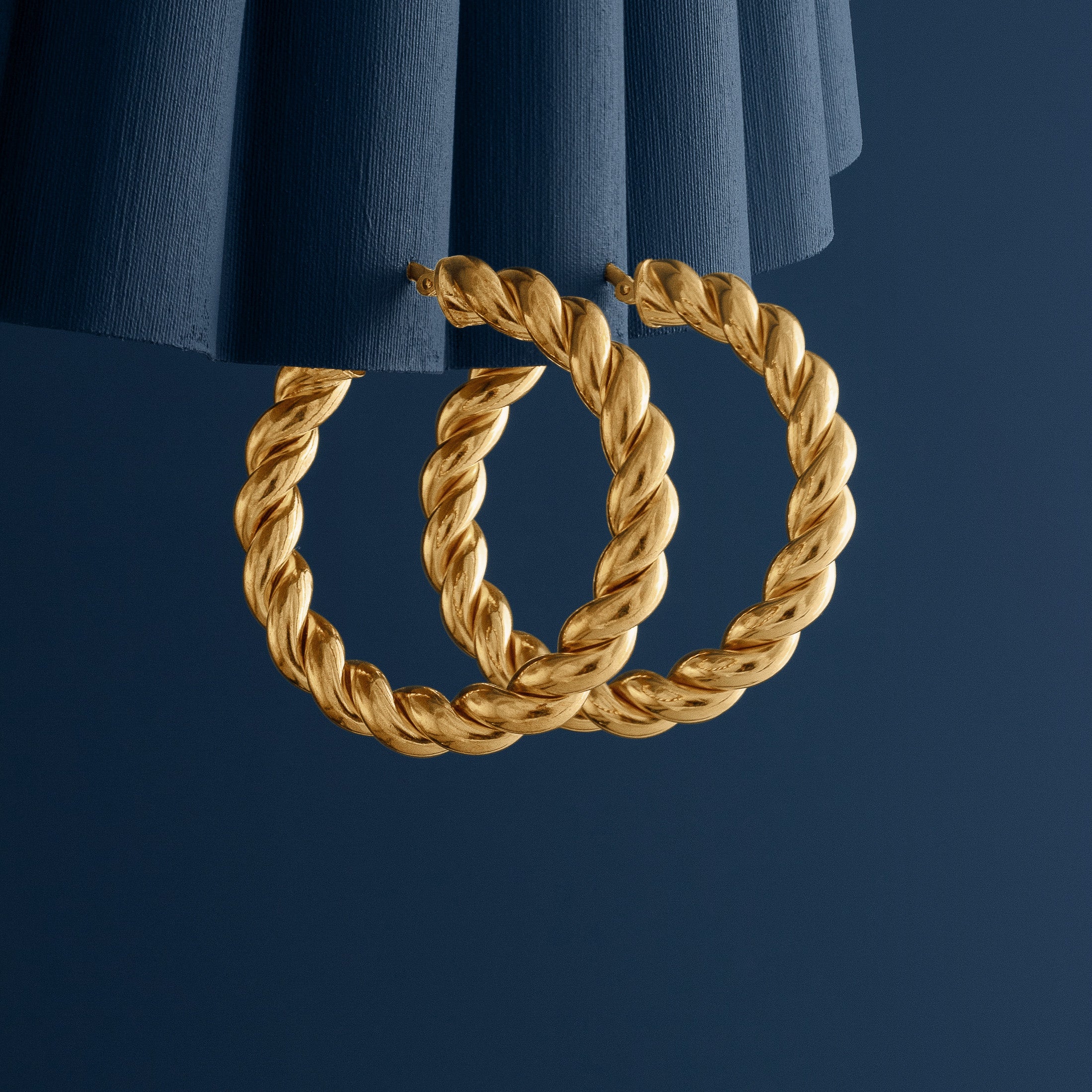 THICK GOLD SPIRAL HOOP EARRINGS