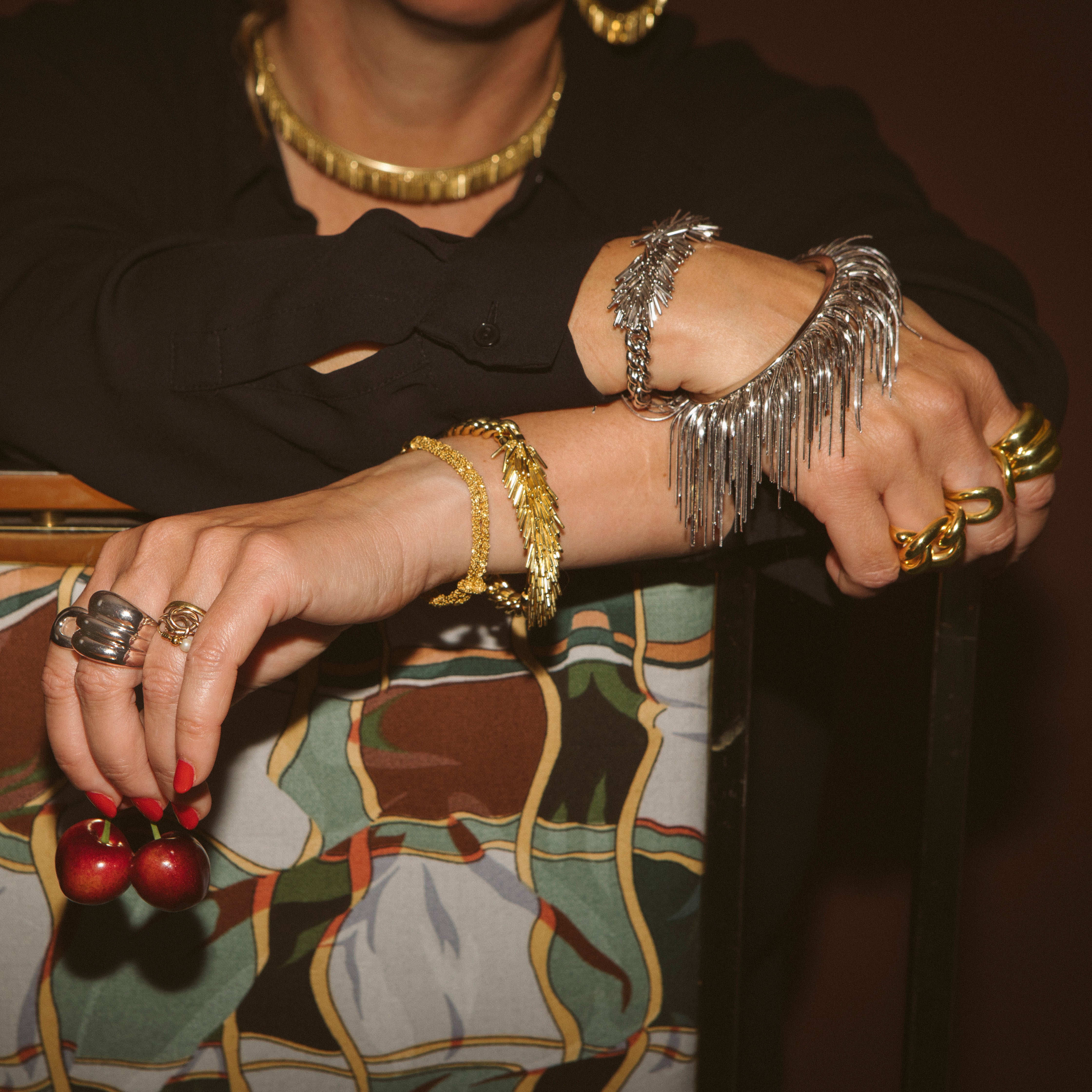 GOLD TASSEL AND CHAIN BRACELET