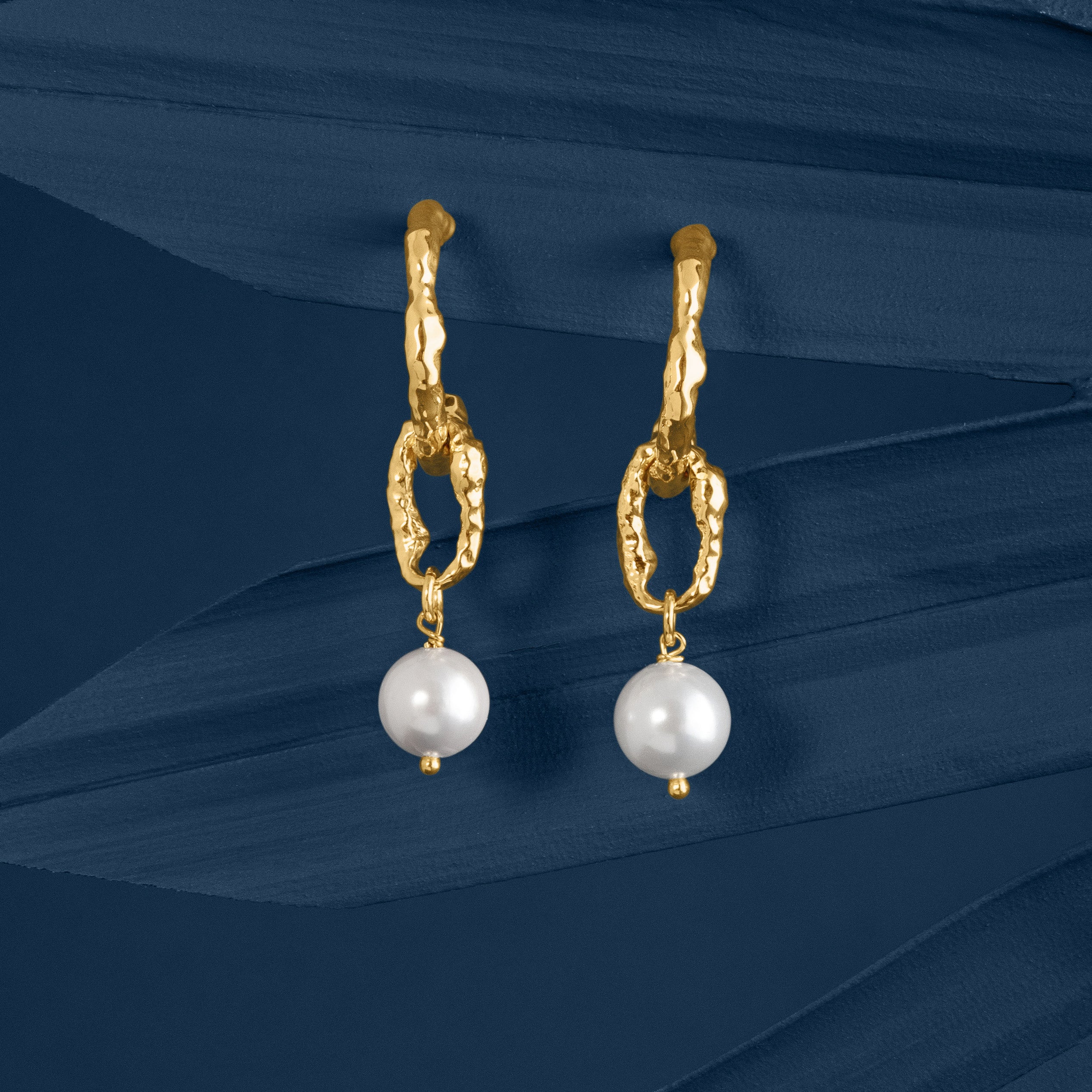 HAMMERED GOLD DROP PEARL EARRINGS