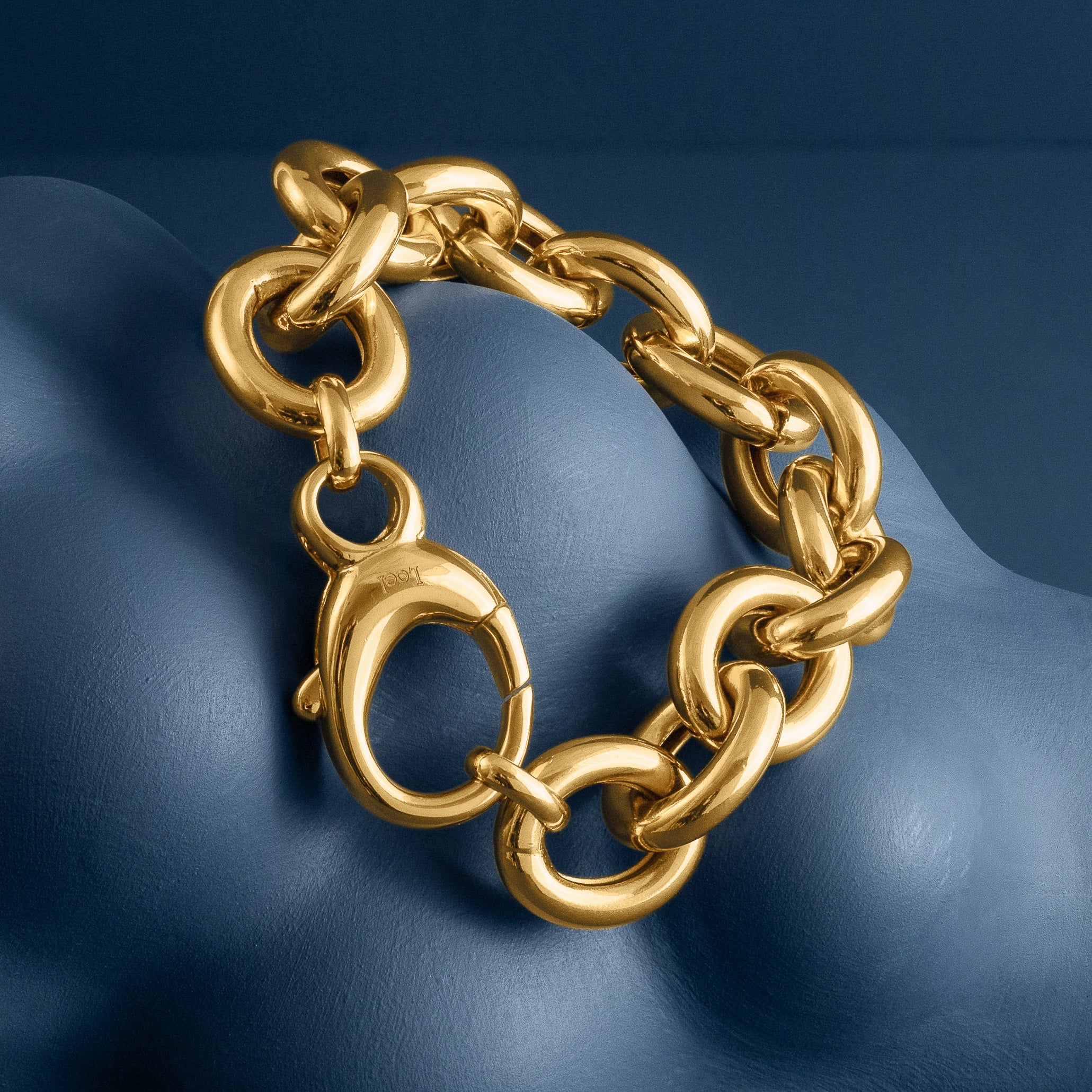SUPER SIZED GOLD CHAIN BRACELET