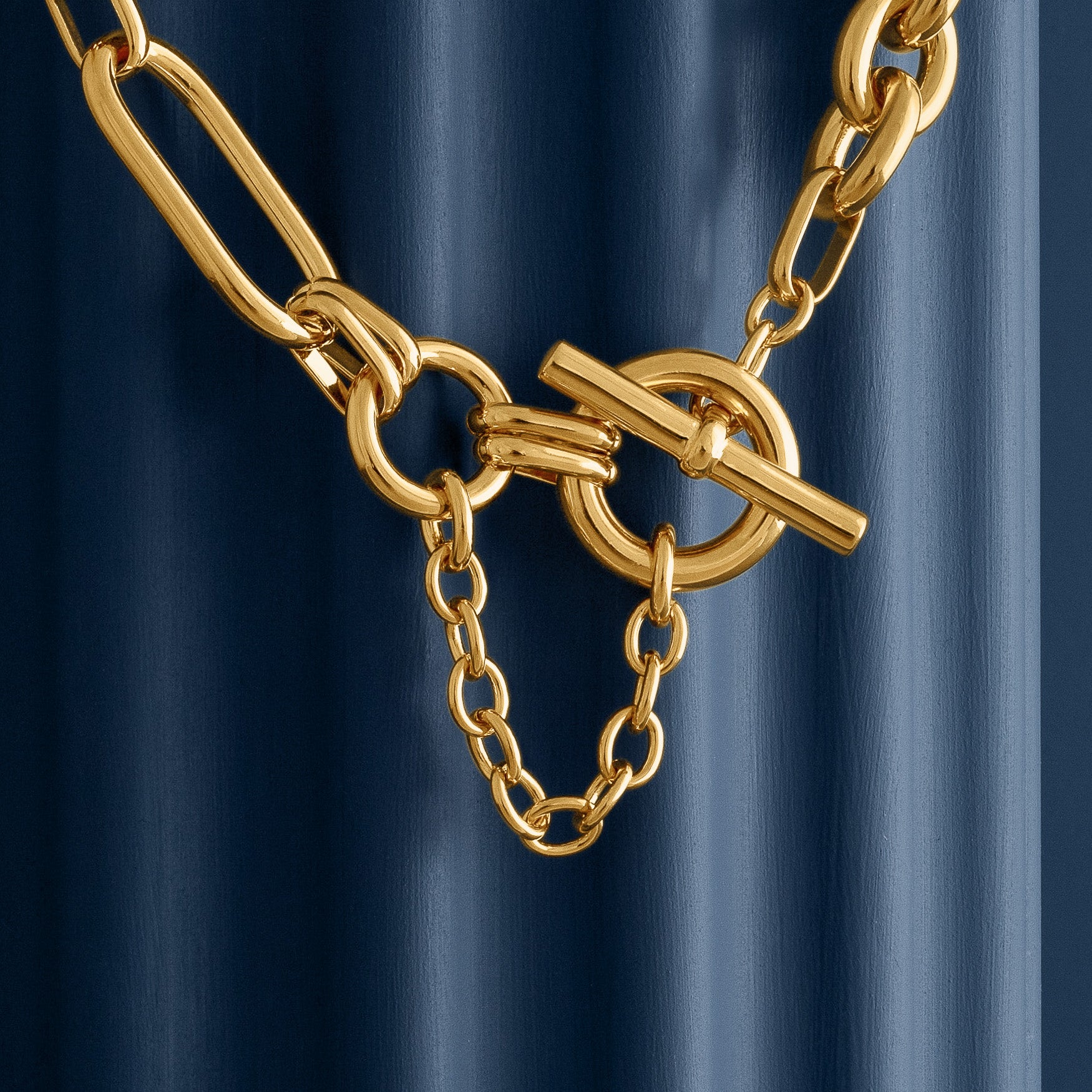 CHUNKY GOLD T-BAR CHAIN NECKLACE