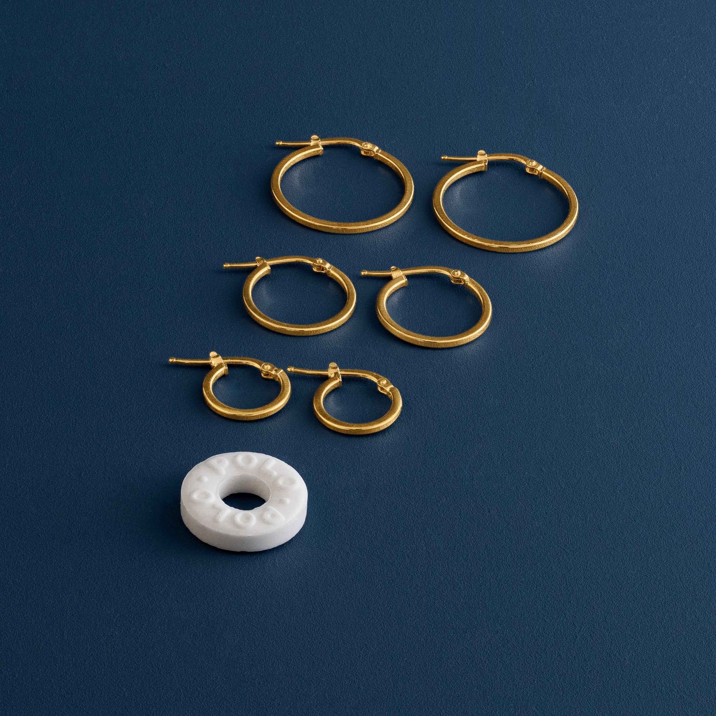 CLASSIC GOLD HOOP EARRINGS