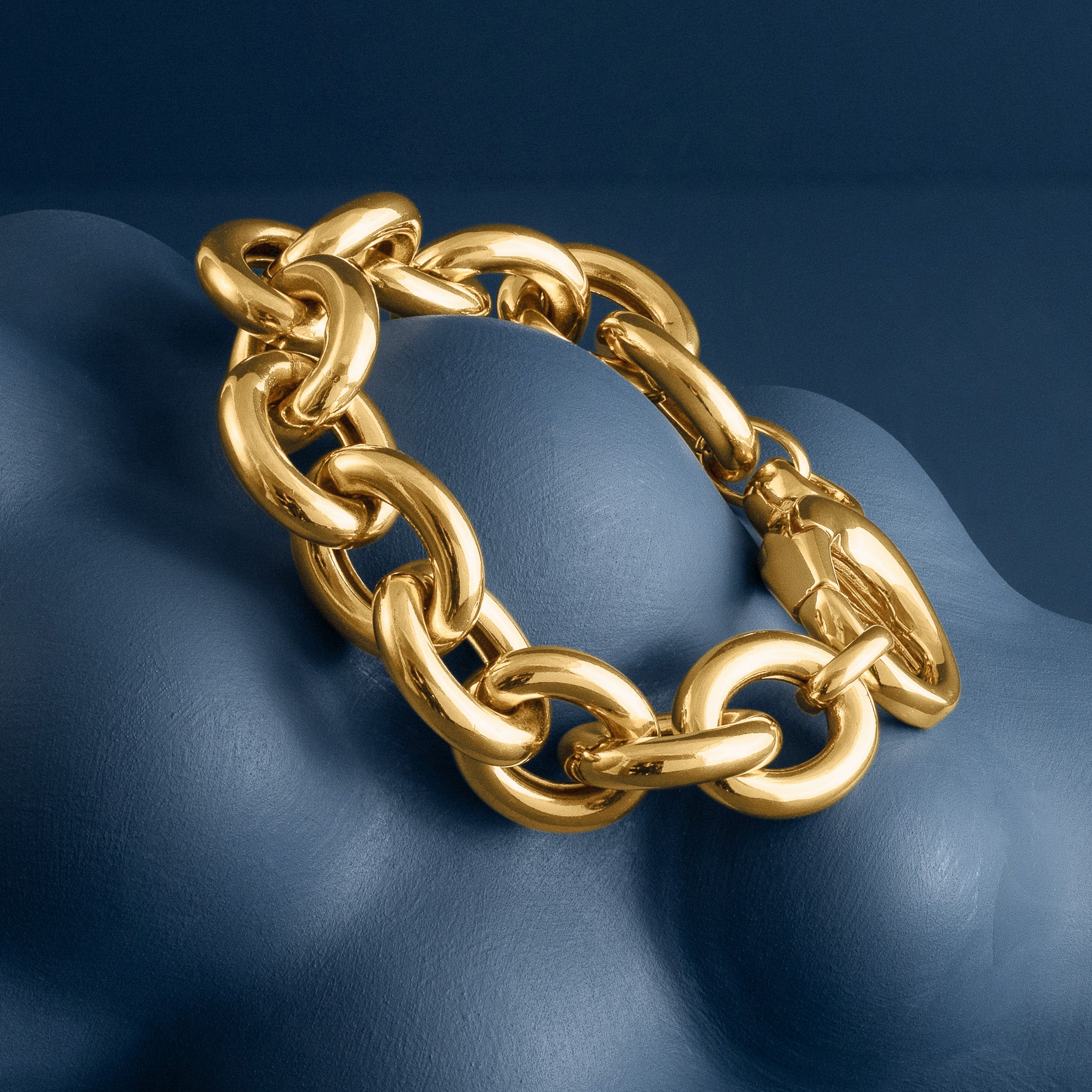 SUPER SIZED GOLD CHAIN BRACELET