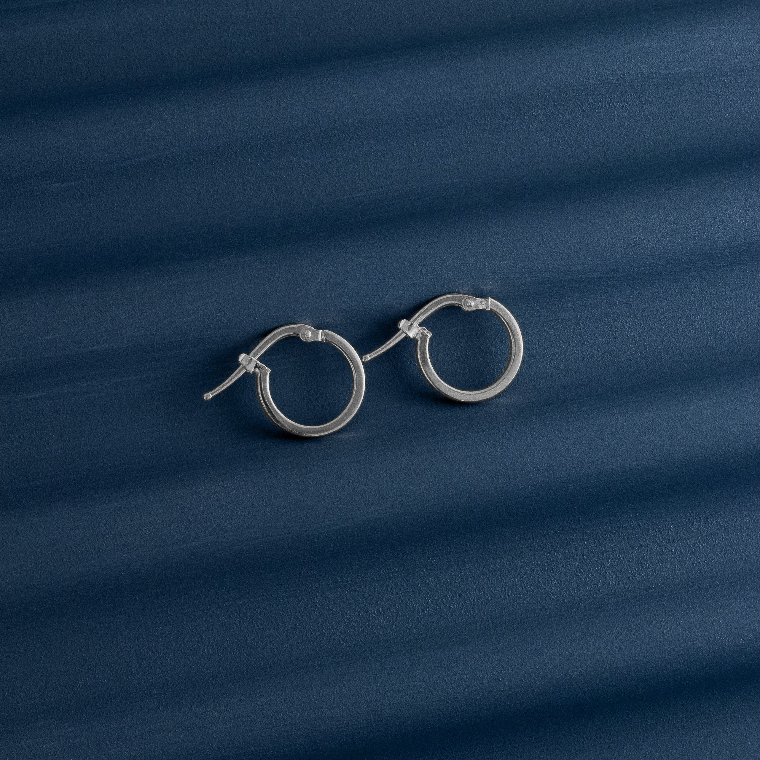 CLASSIC SILVER HOOP EARRINGS