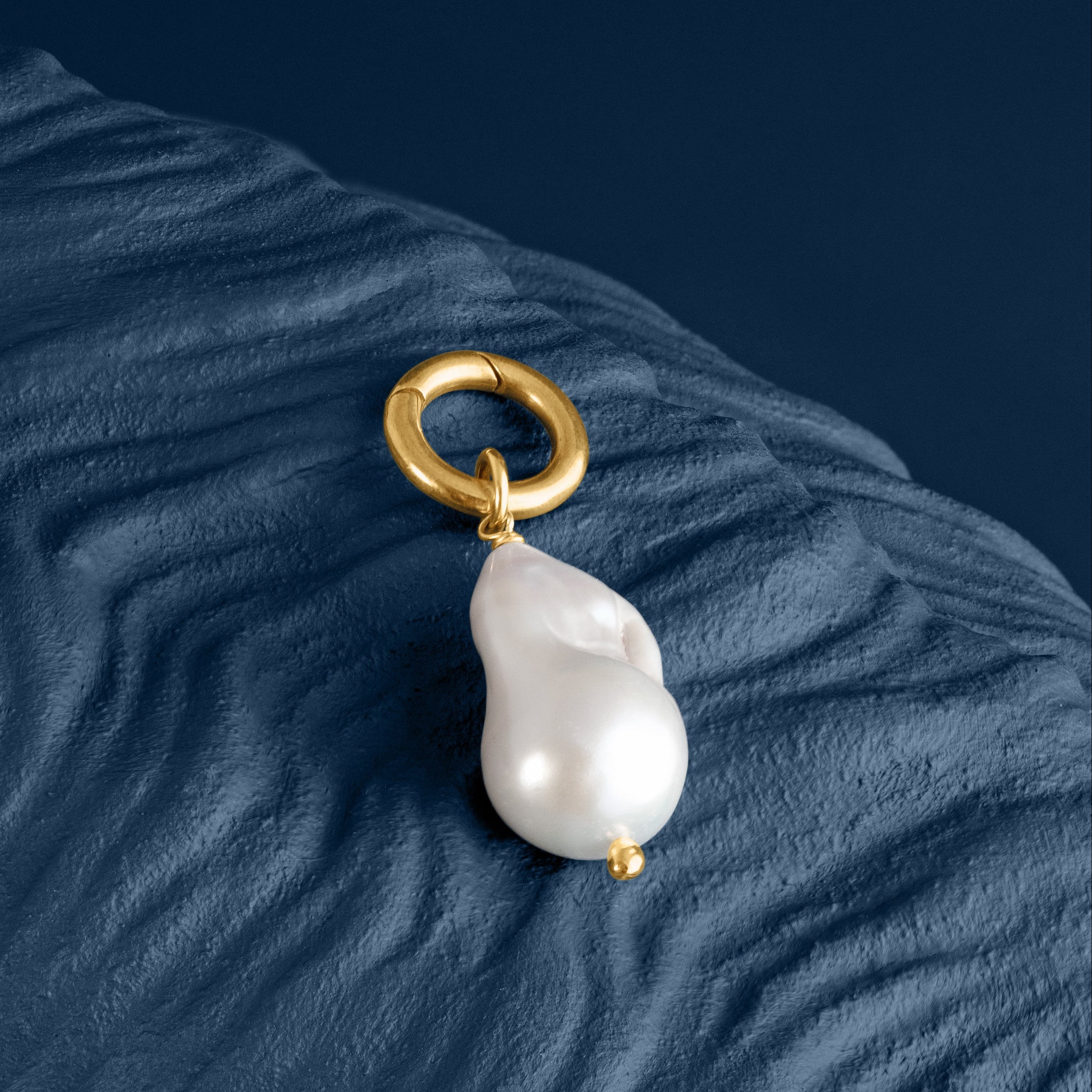 BAROQUE PEARL DROP PENDANT