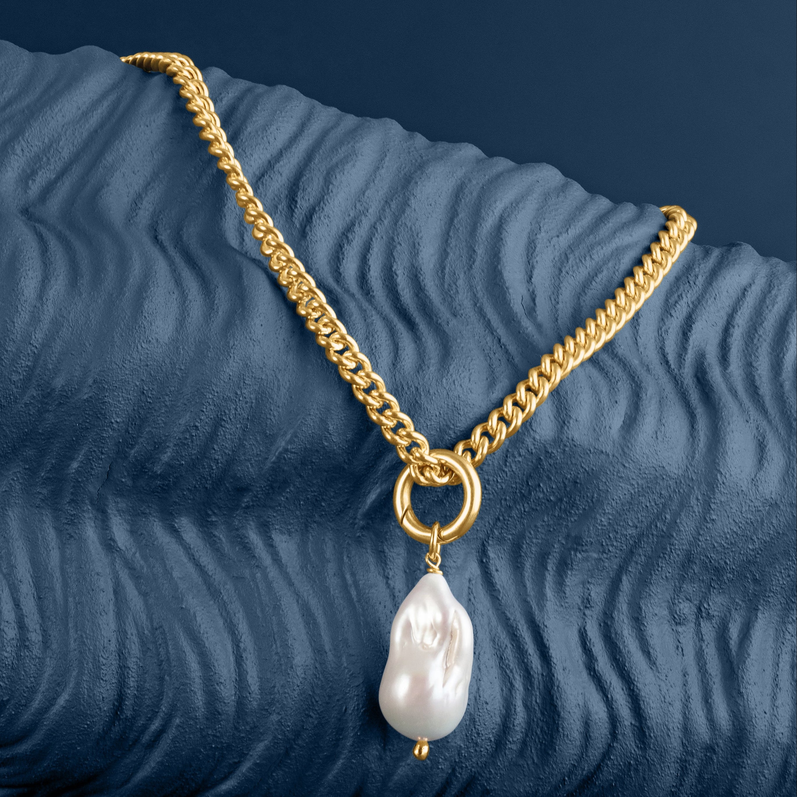 BAROQUE PEARL DROP PENDANT