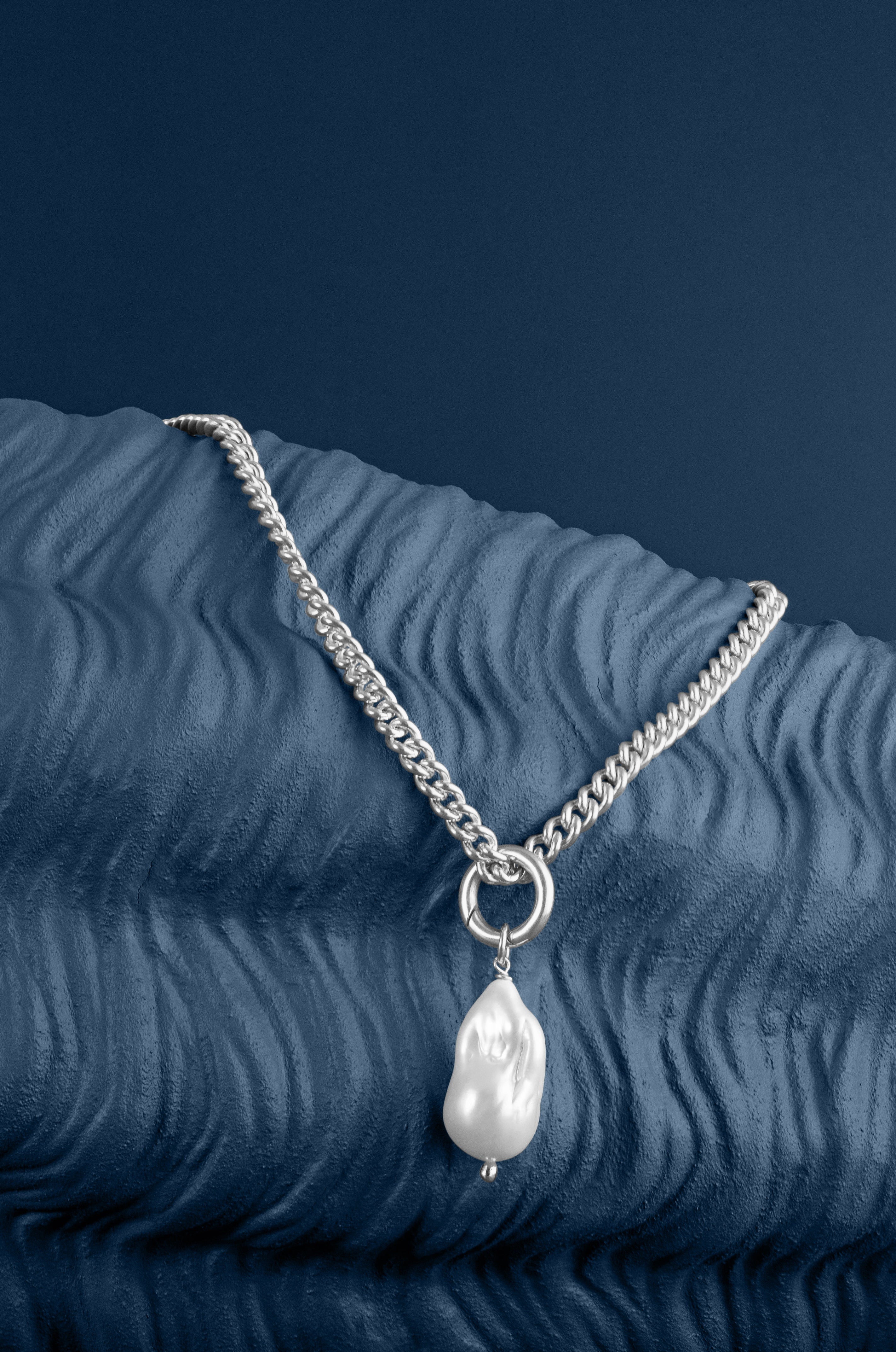 BAROQUE PEARL DROP PENDANT