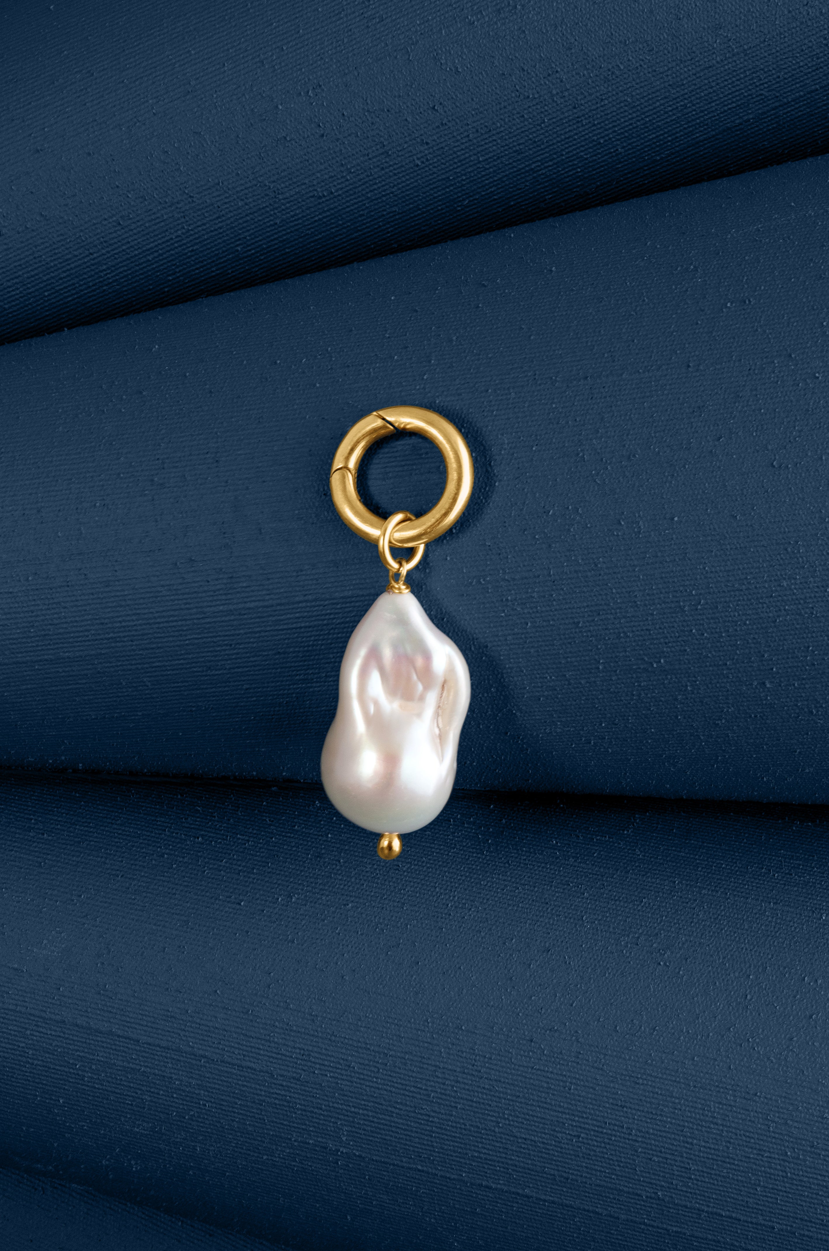 BAROQUE PEARL DROP PENDANT