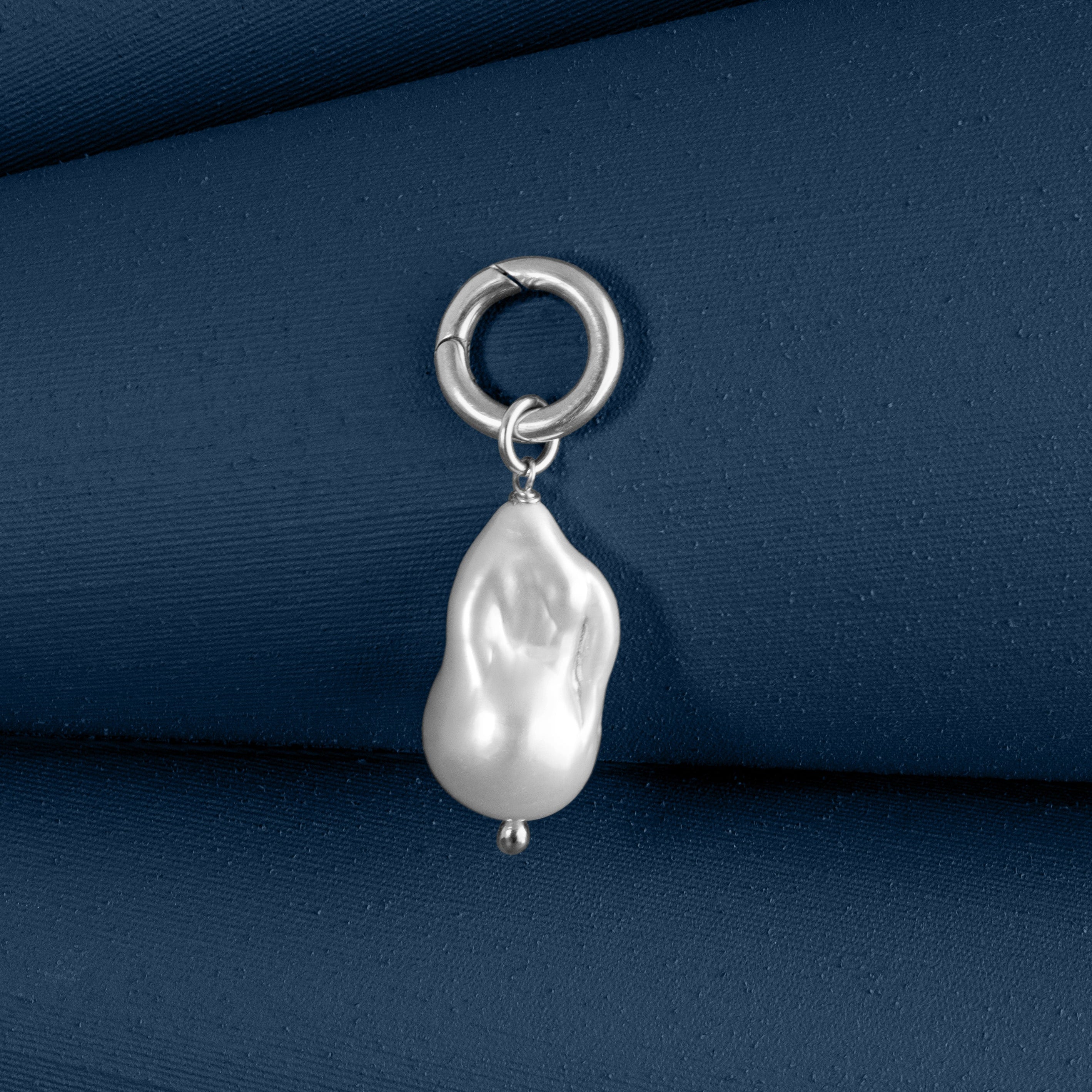 BAROQUE PEARL DROP PENDANT