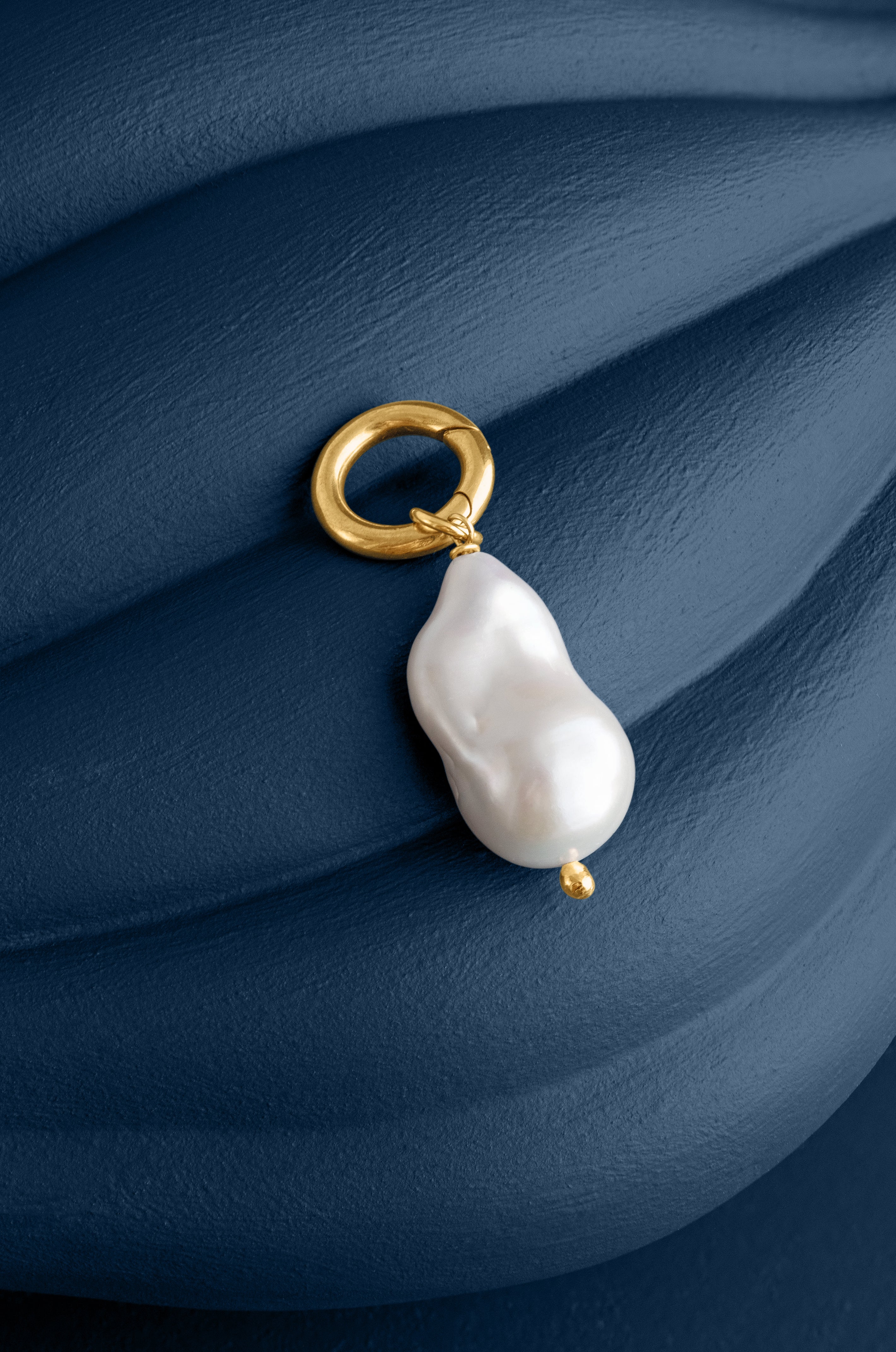 BAROQUE PEARL DROP PENDANT