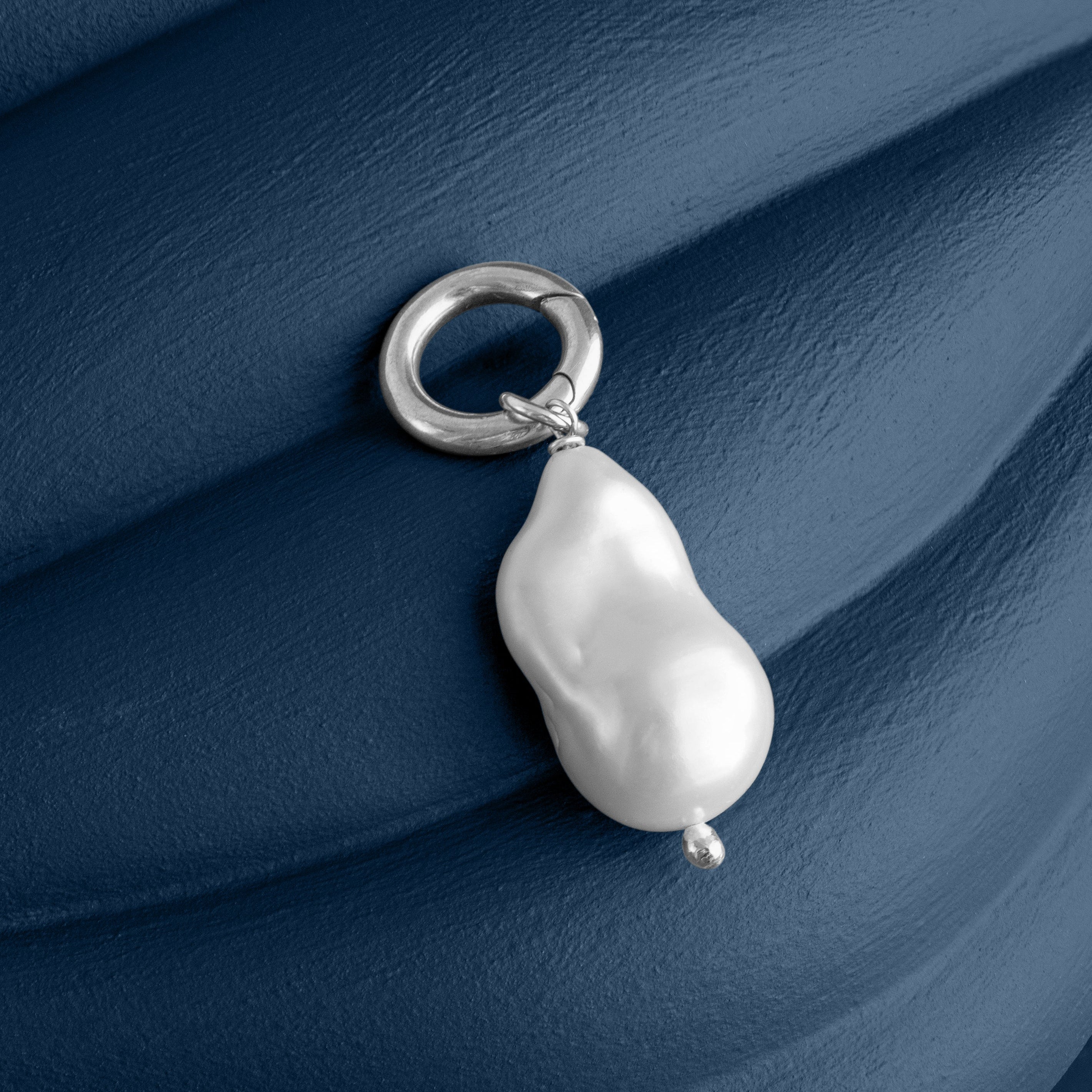 BAROQUE PEARL DROP PENDANT