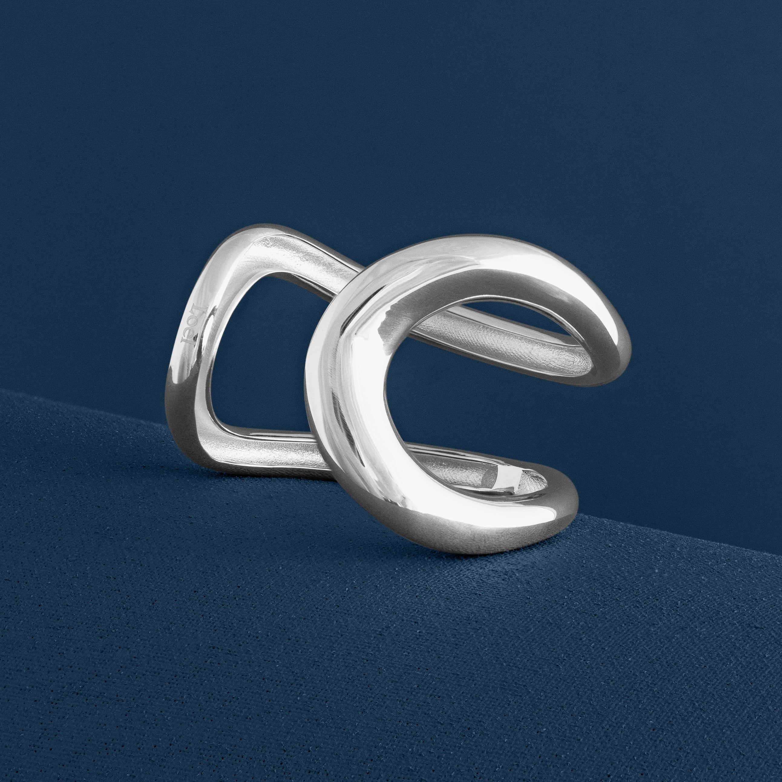 LARGE DOUBLE LOOP CUFF