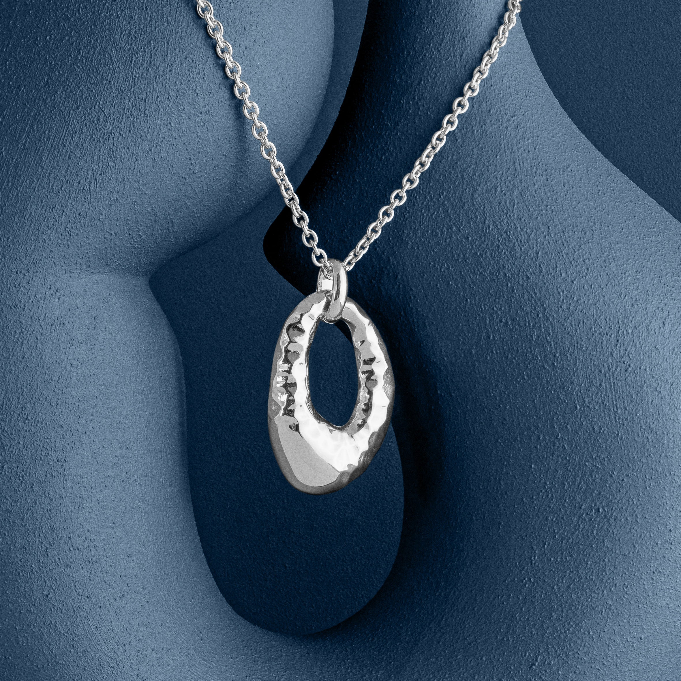 HAMMERED OVAL DROP PENDANT