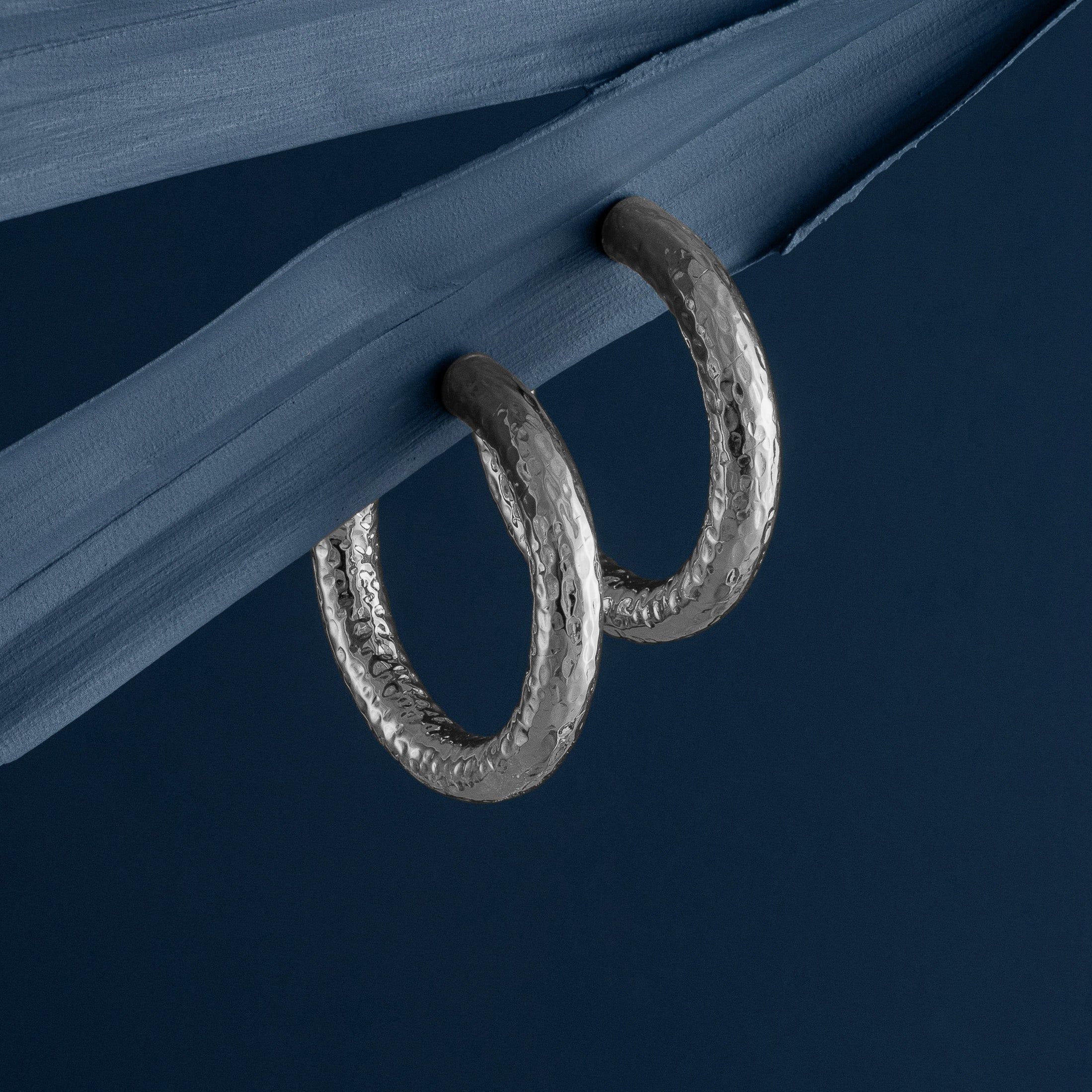 SMALL HAMMERED SILVER HOOP EARRINGS