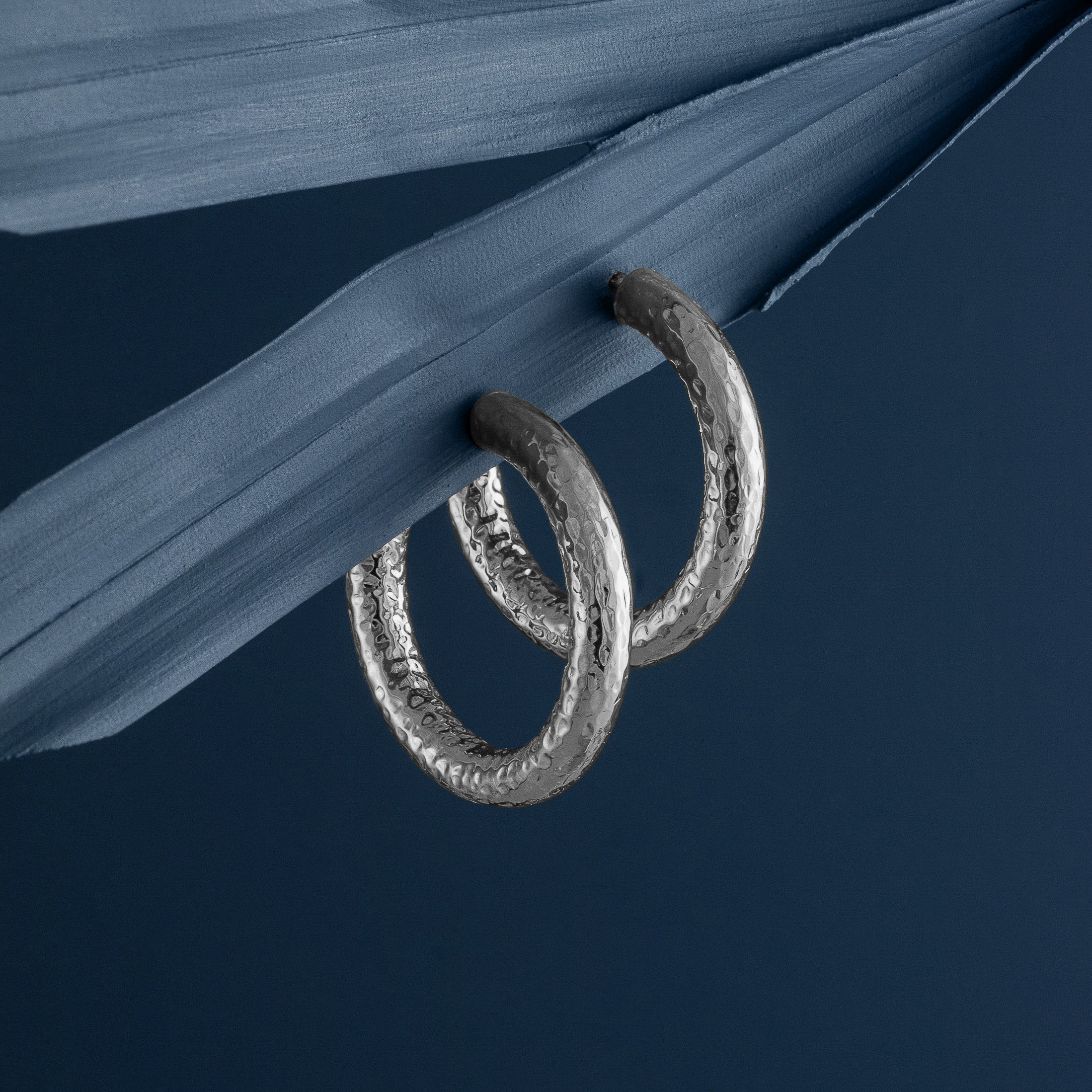 SMALL HAMMERED SILVER HOOP EARRINGS