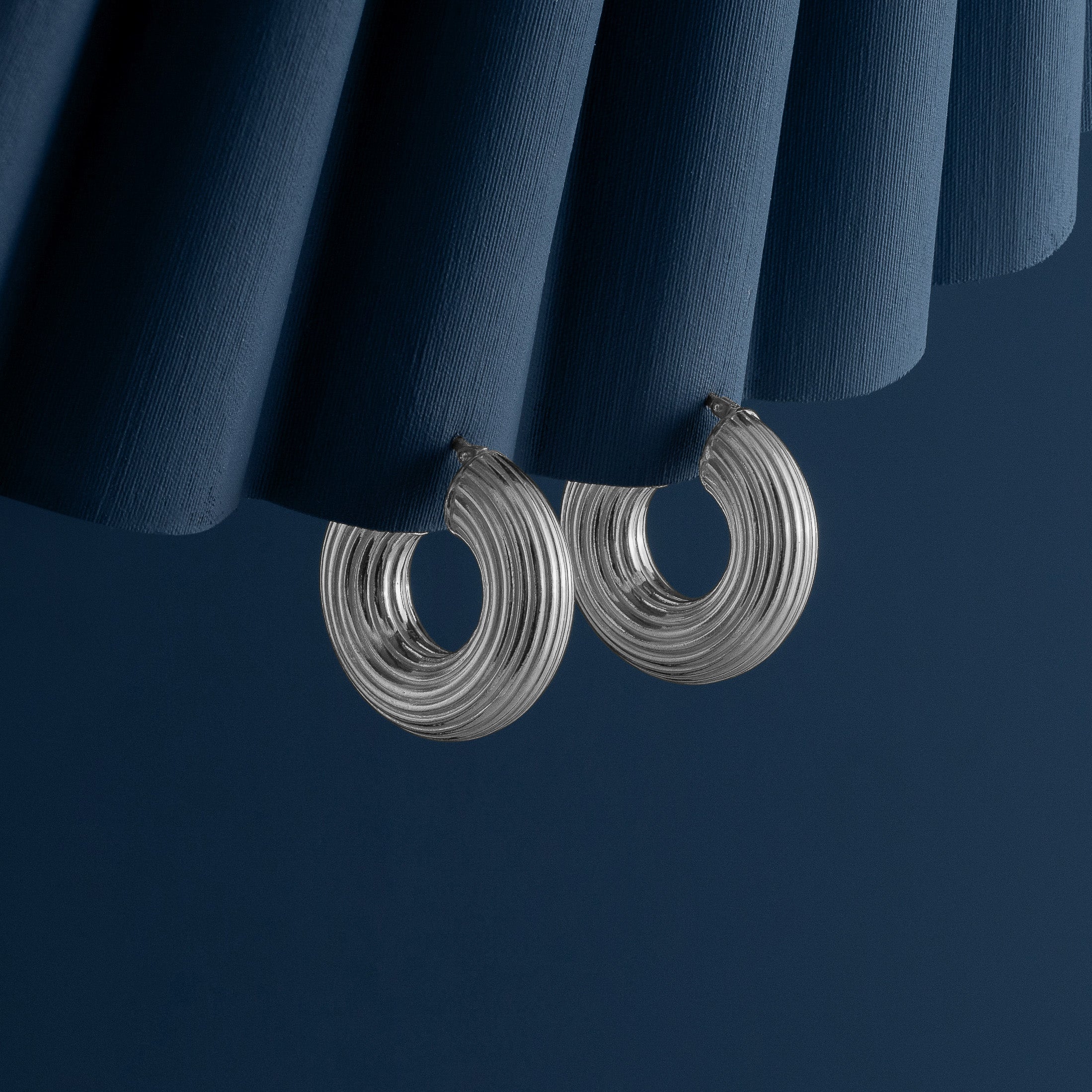SILVER RIBBED HOOP EARRINGS
