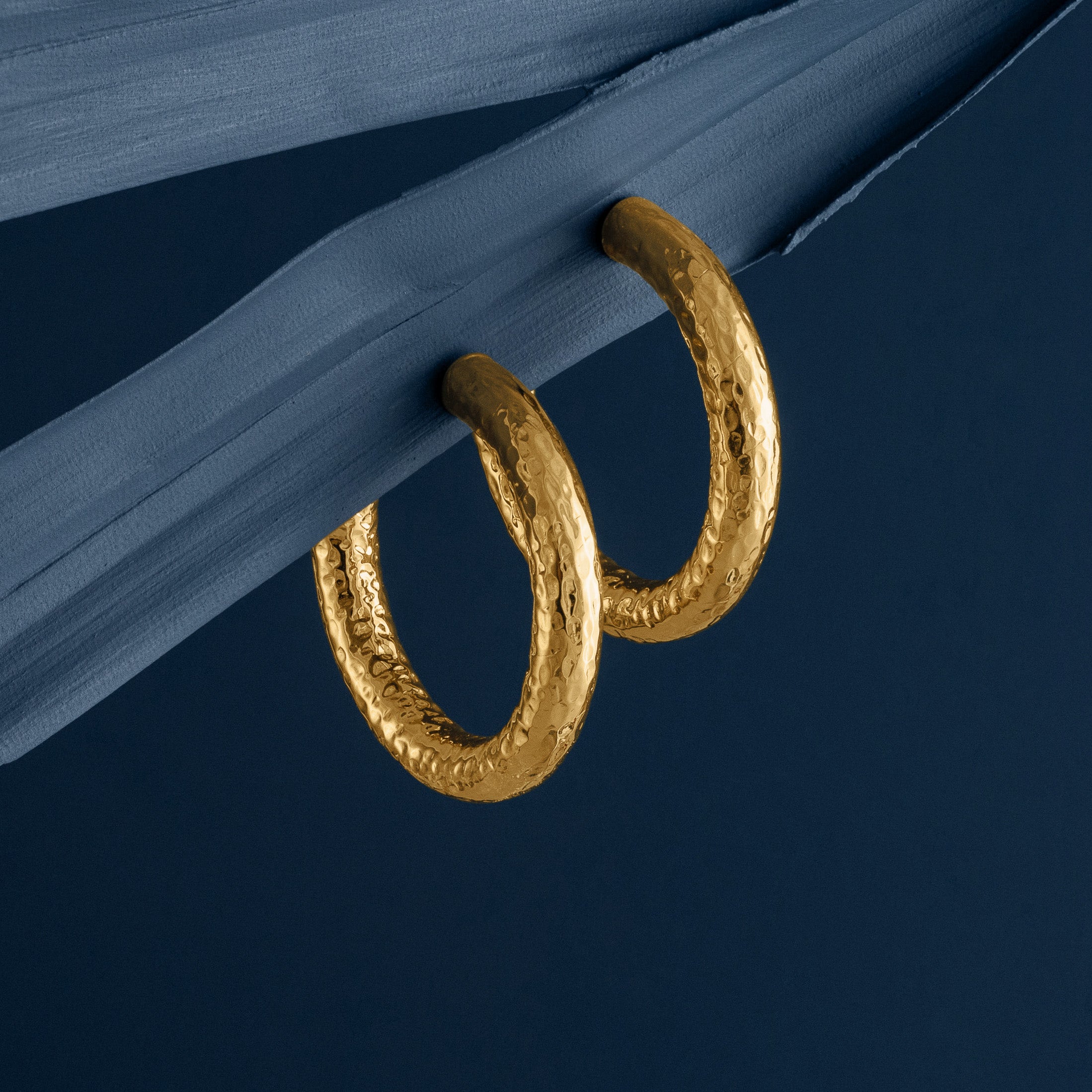 SMALL HAMMERED GOLD HOOP EARRINGS