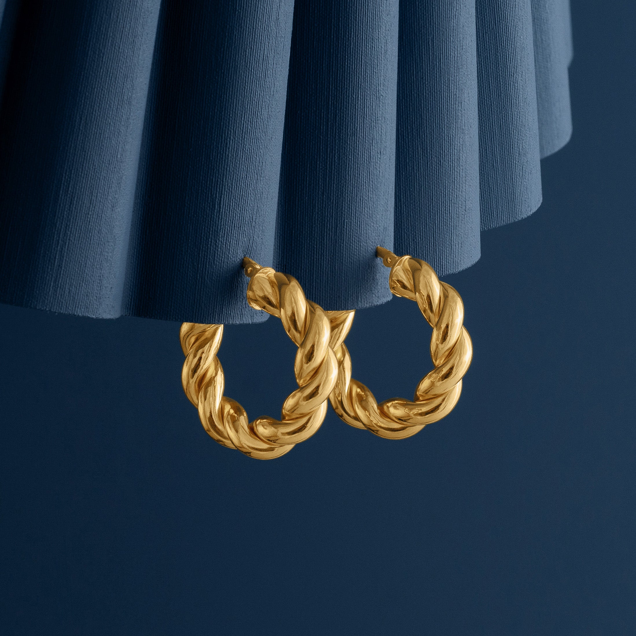 THICK GOLD SPIRAL HOOP EARRINGS