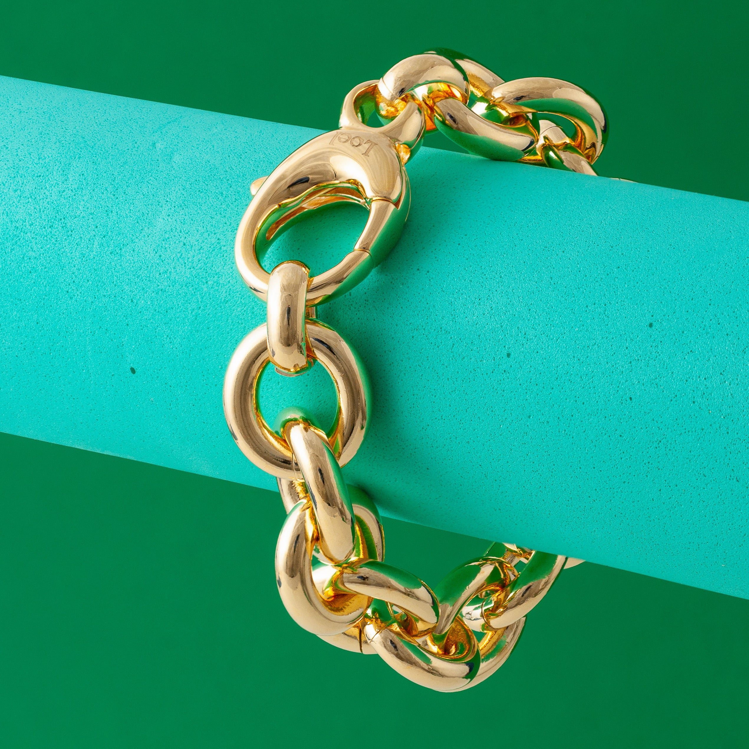 SUPER SIZED GOLD CHAIN BRACELET