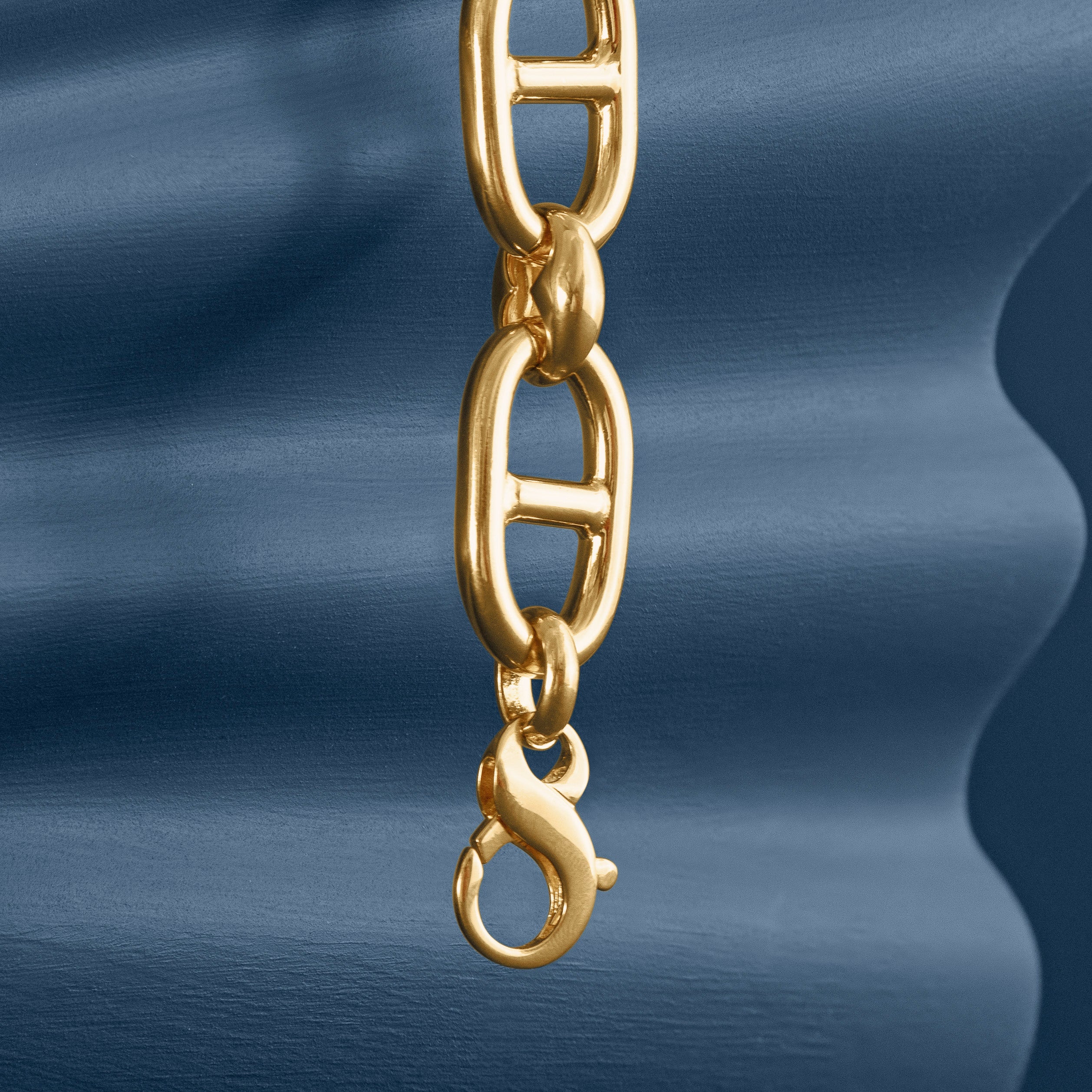 GOLD ANCHOR CHAIN BRACELET