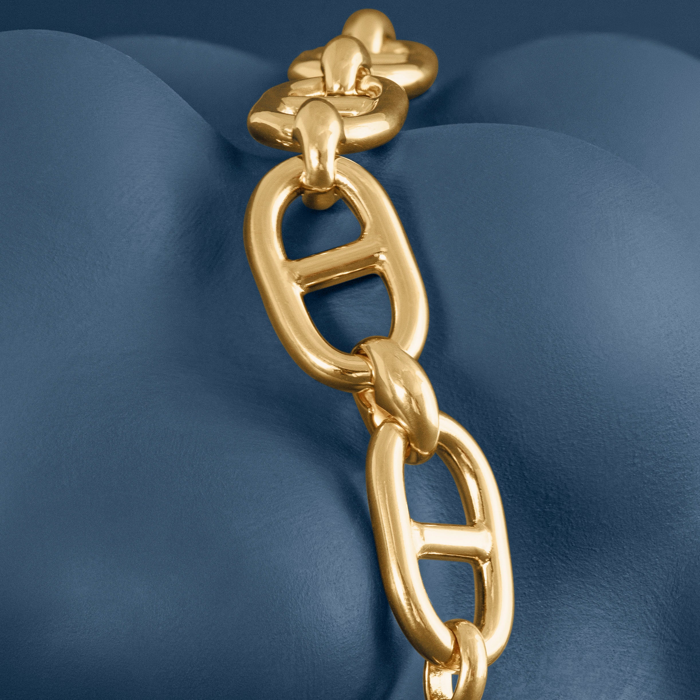 GOLD ANCHOR CHAIN BRACELET