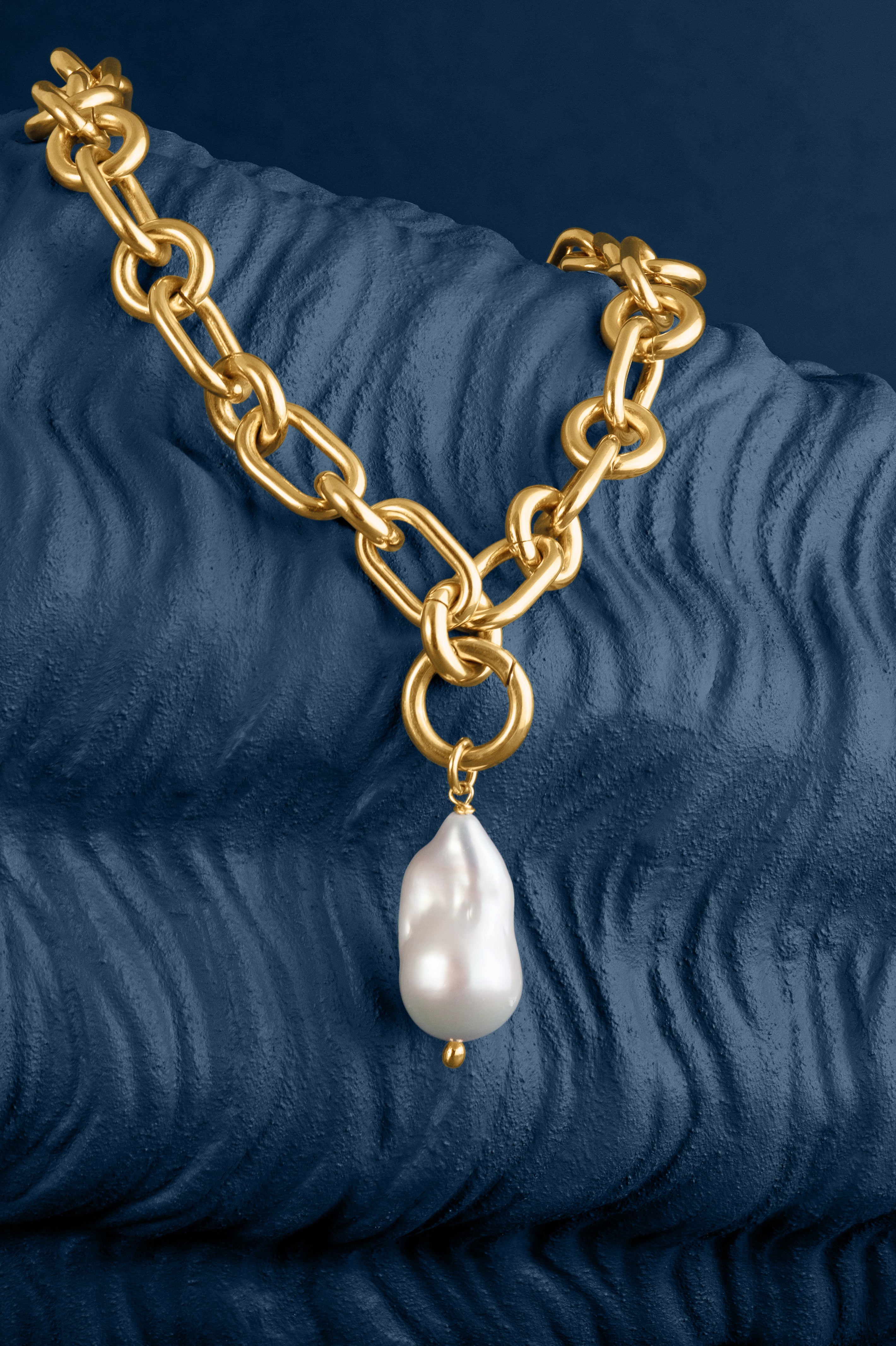 BAROQUE PEARL DROP PENDANT