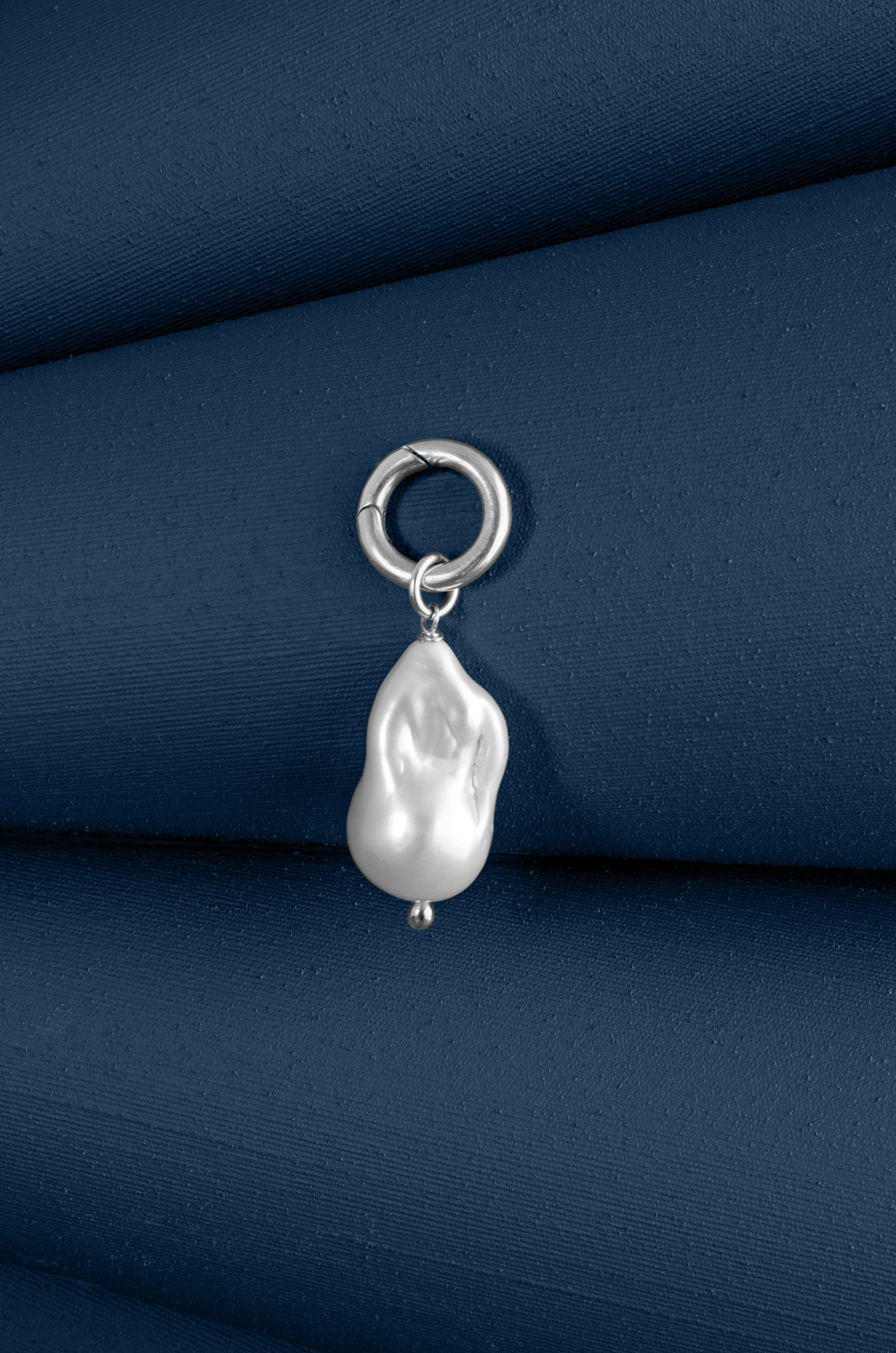 BAROQUE PEARL DROP PENDANT