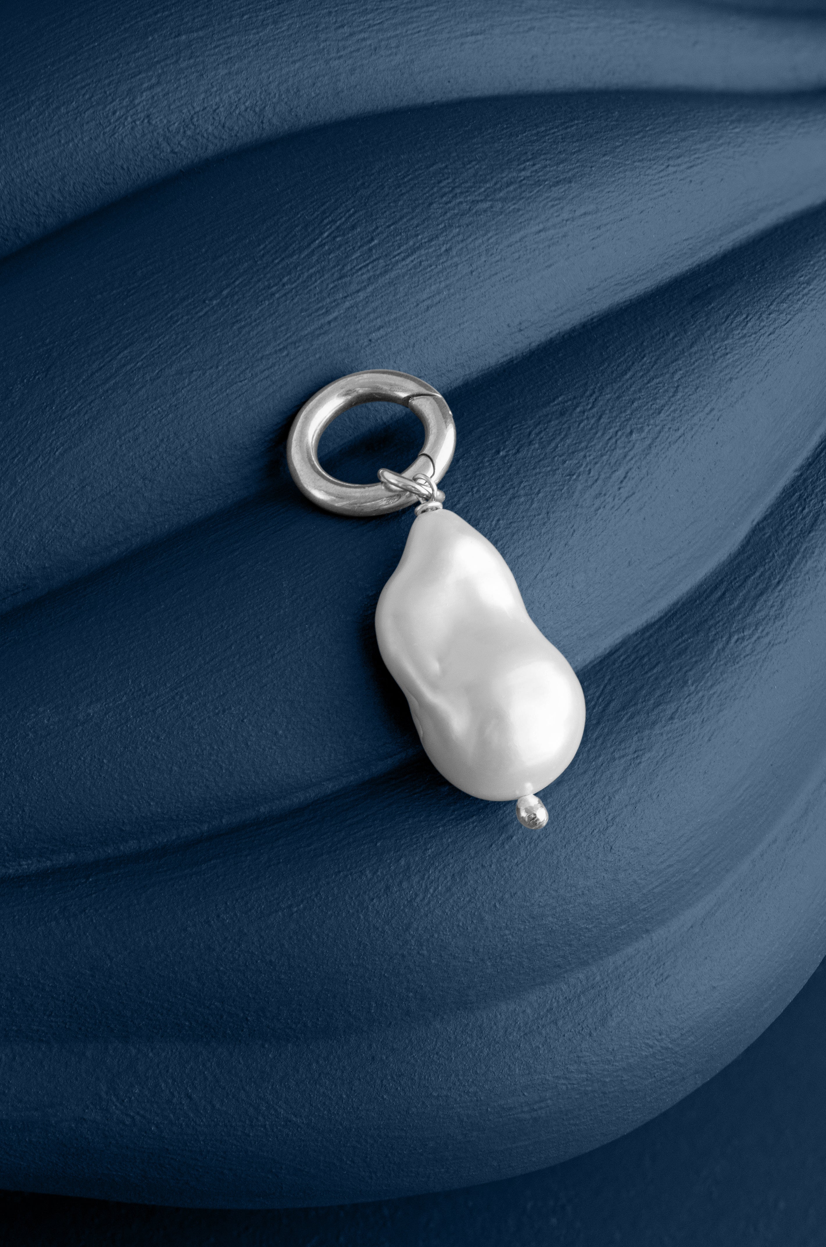 BAROQUE PEARL DROP PENDANT