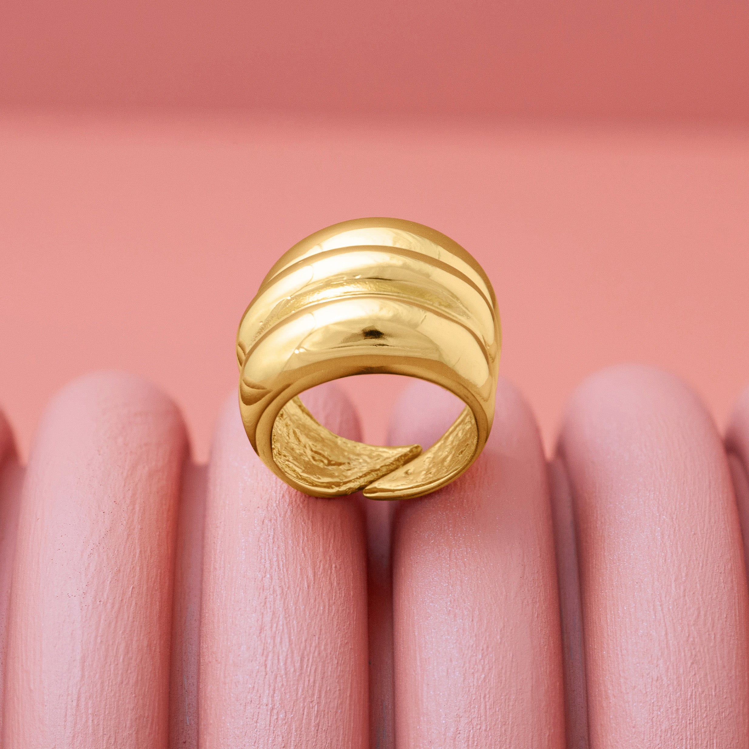 CHUNKY GOLD RIPPLE RING