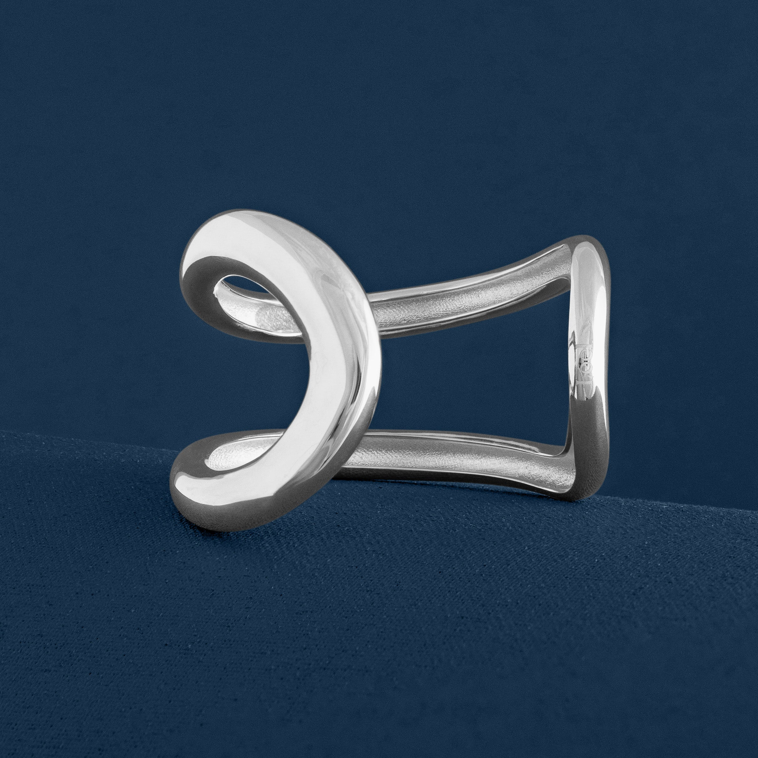 LARGE DOUBLE LOOP CUFF
