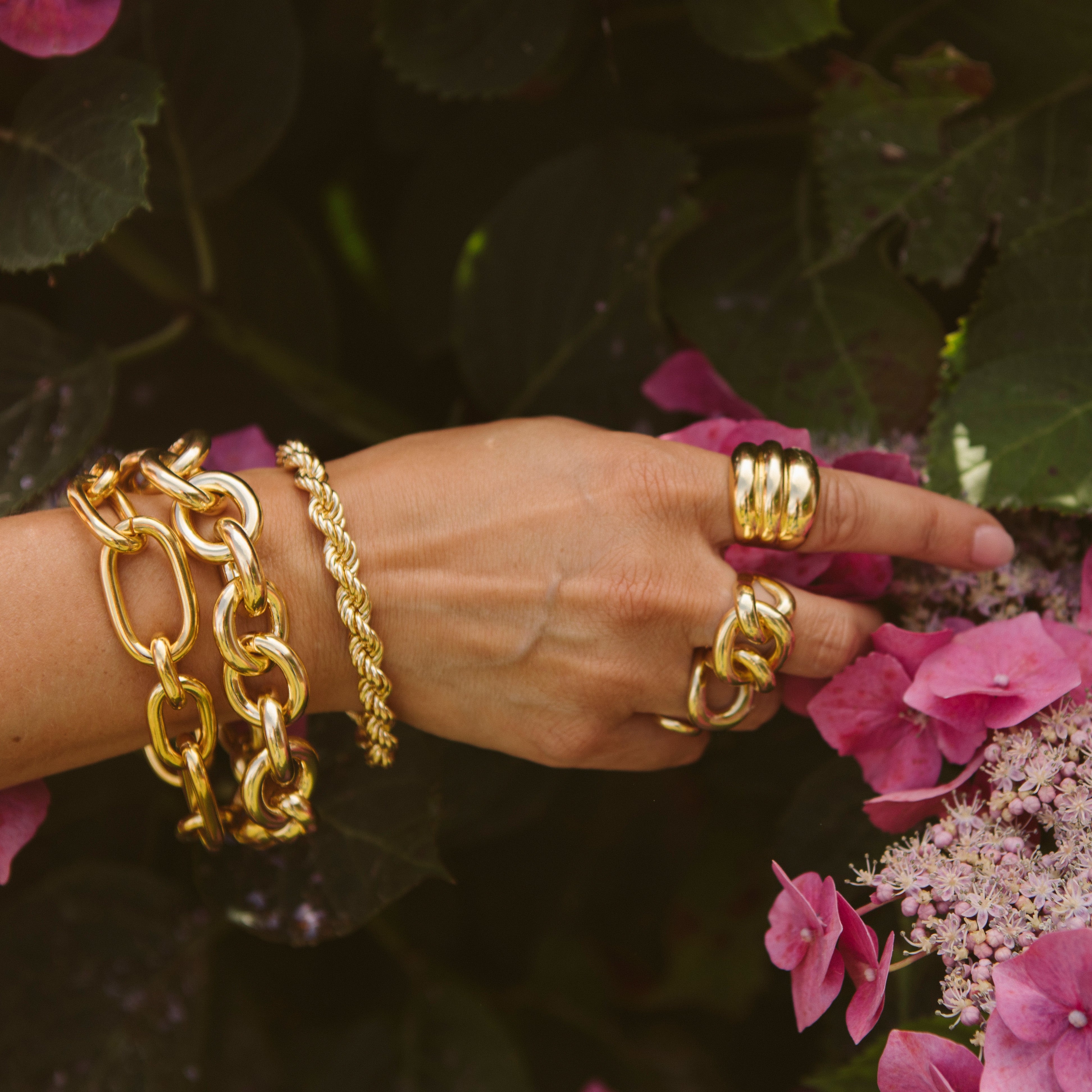 LOEL | Gold Rings and Chain Bracelets