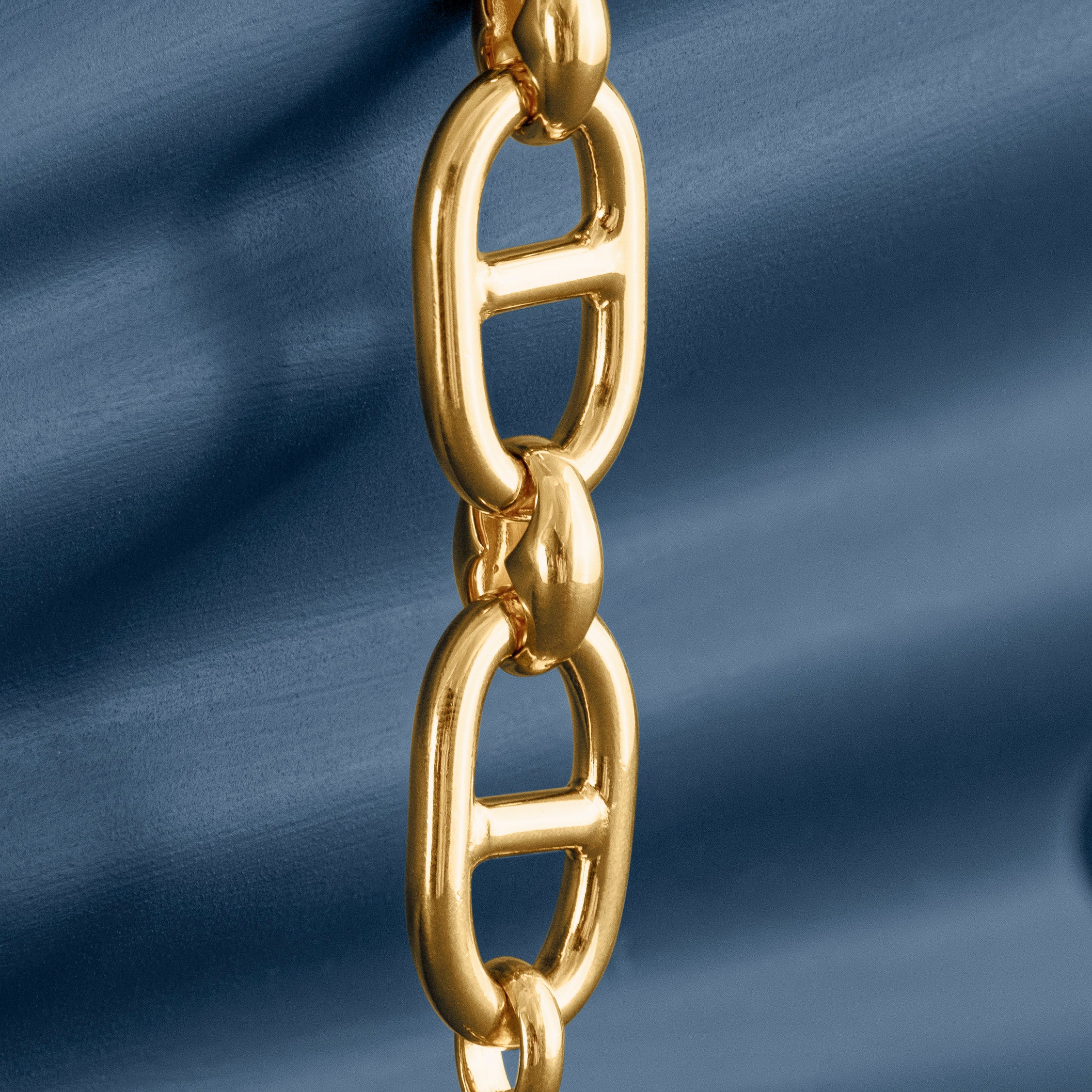 GOLD ANCHOR CHAIN BRACELET