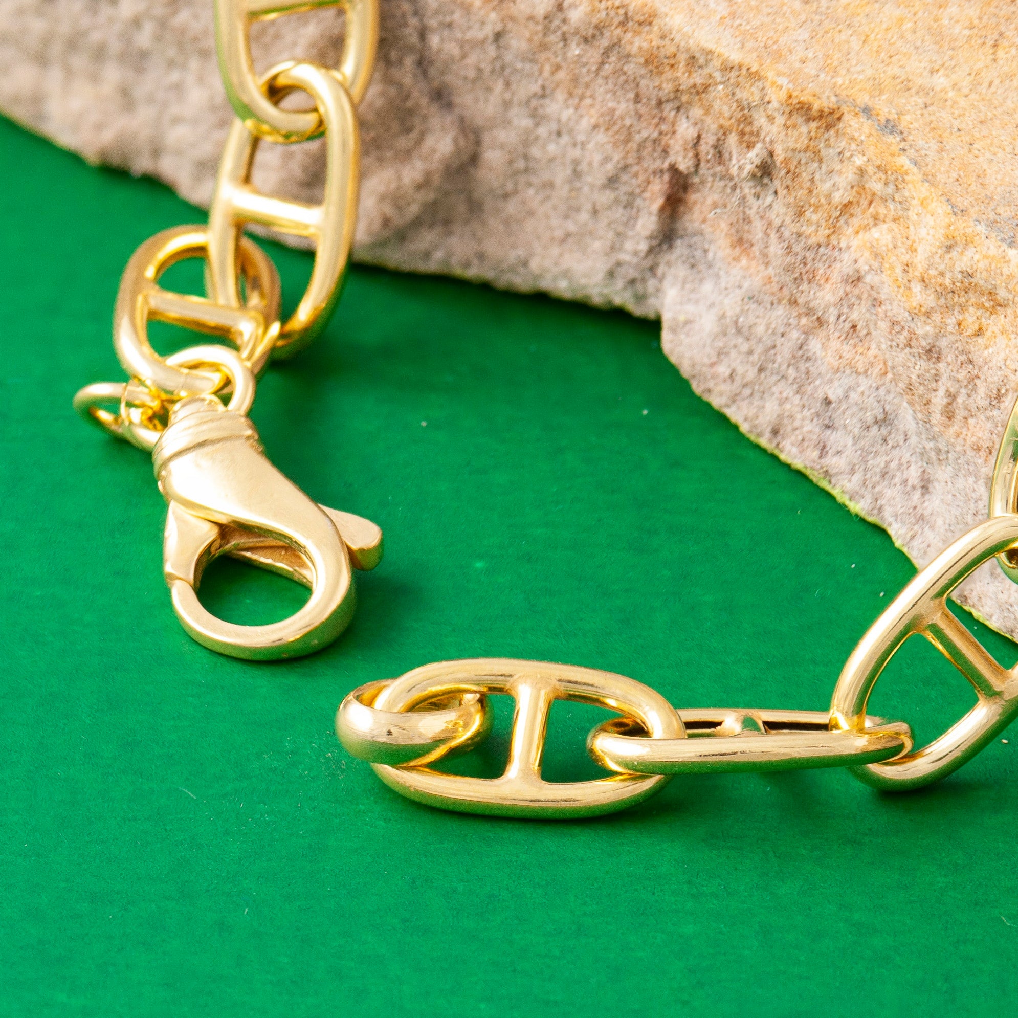 SMALL GOLD ANCHOR CHAIN BRACELET
